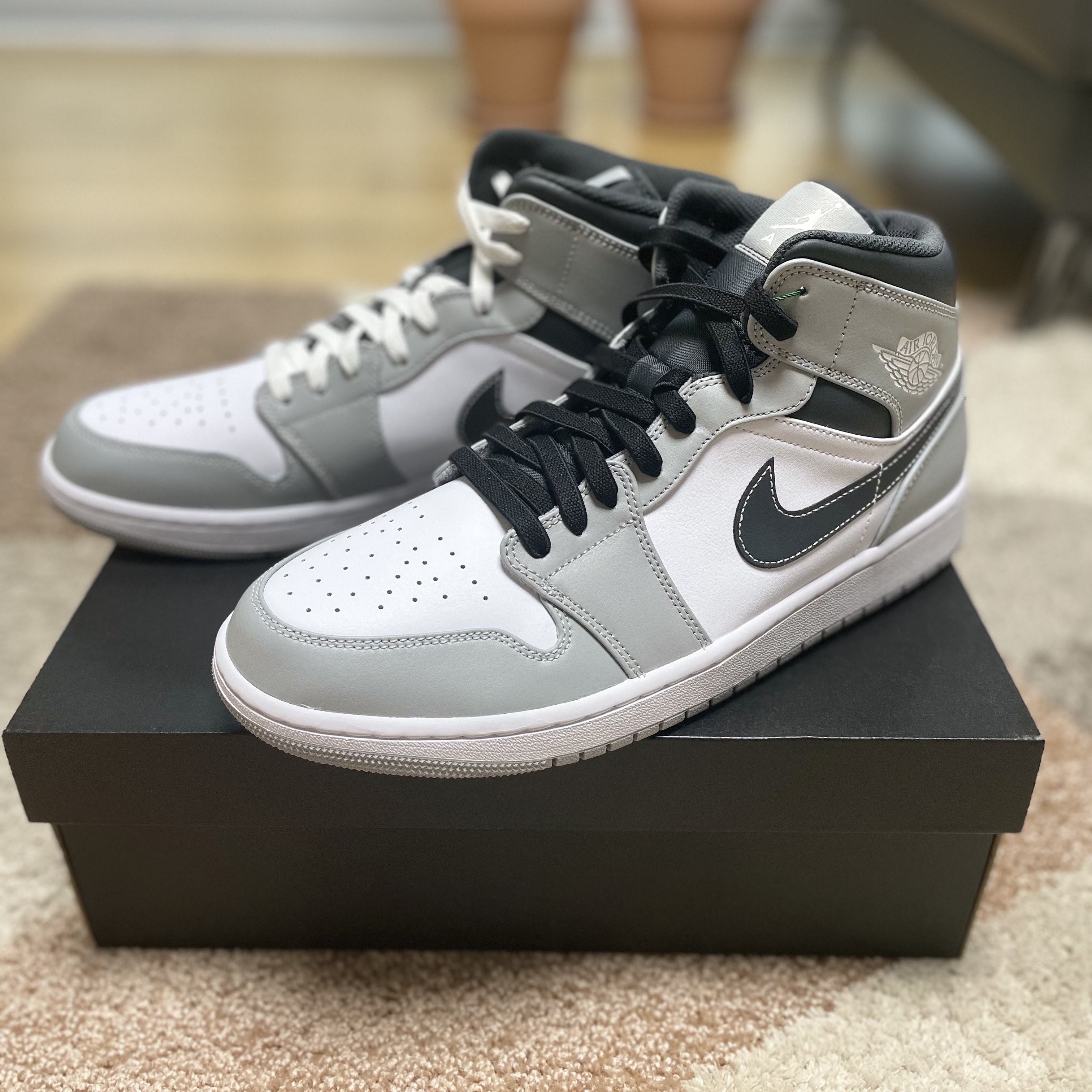 Jordan 1 Mid Light Smoke Grey Anthracite 착용 스타일