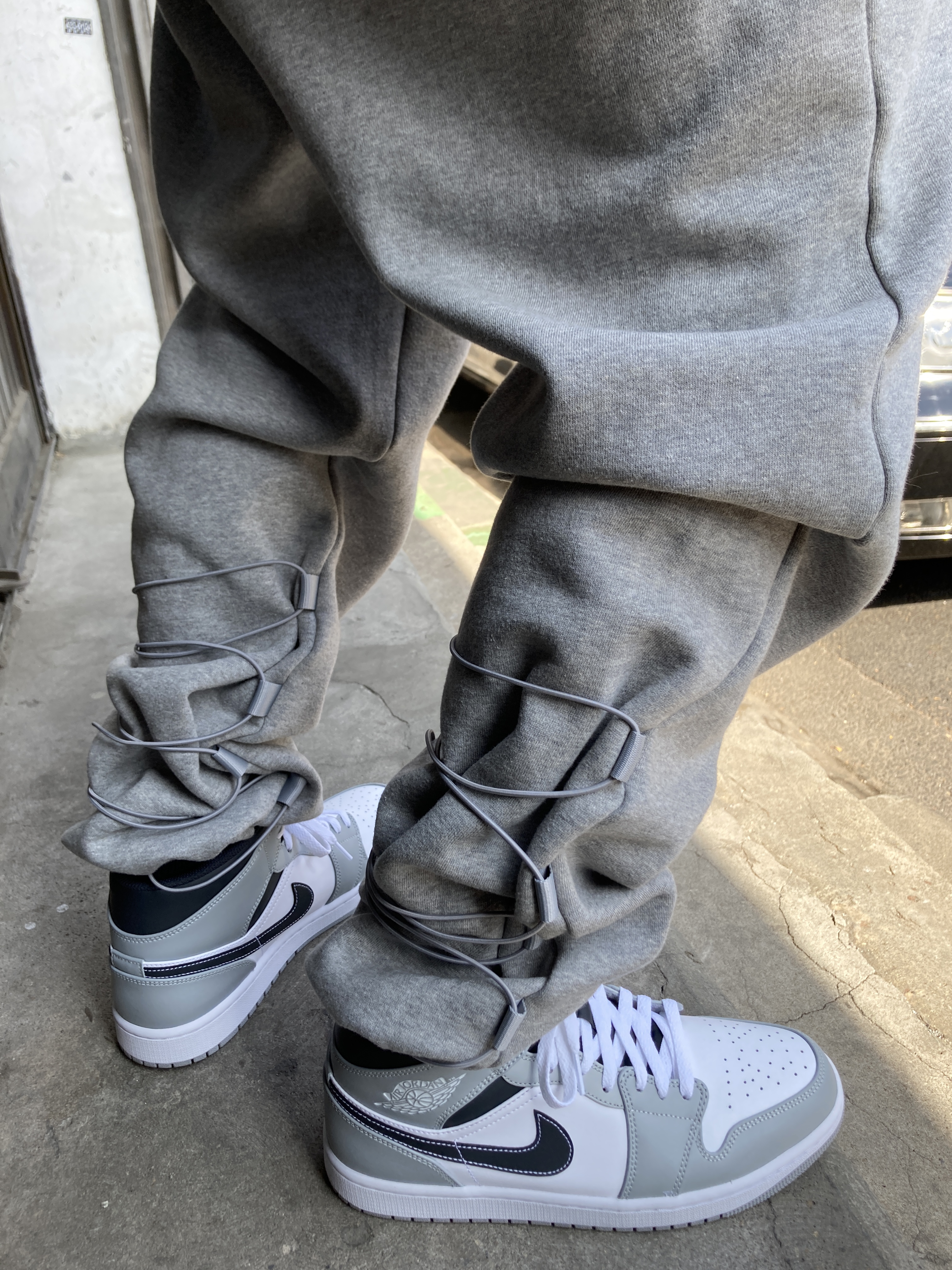 Jordan 1 Mid Light Smoke Grey Anthracite 착용 스타일 - 2
