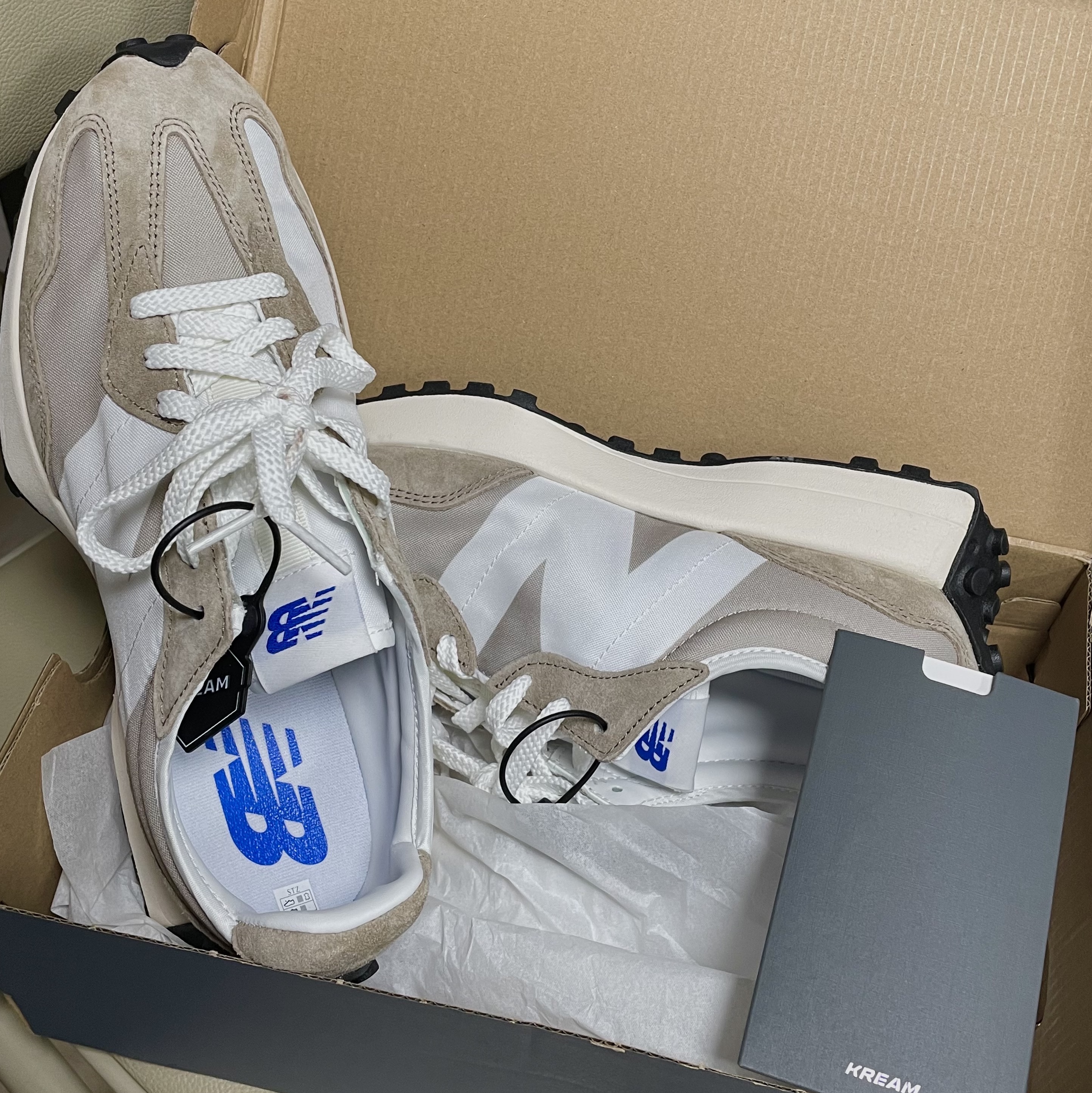 New Balance 327 Mushroom 착용 스타일