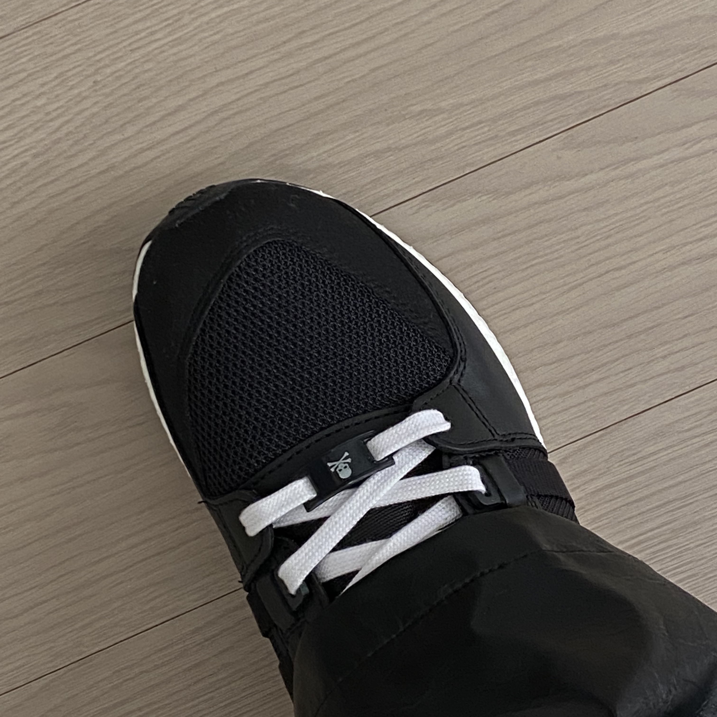 Adidas x Mastermind EQT Support Ultra Black, Asics Jog 100 S Sheet Rock - 2E Wide 착용 스타일 - 5