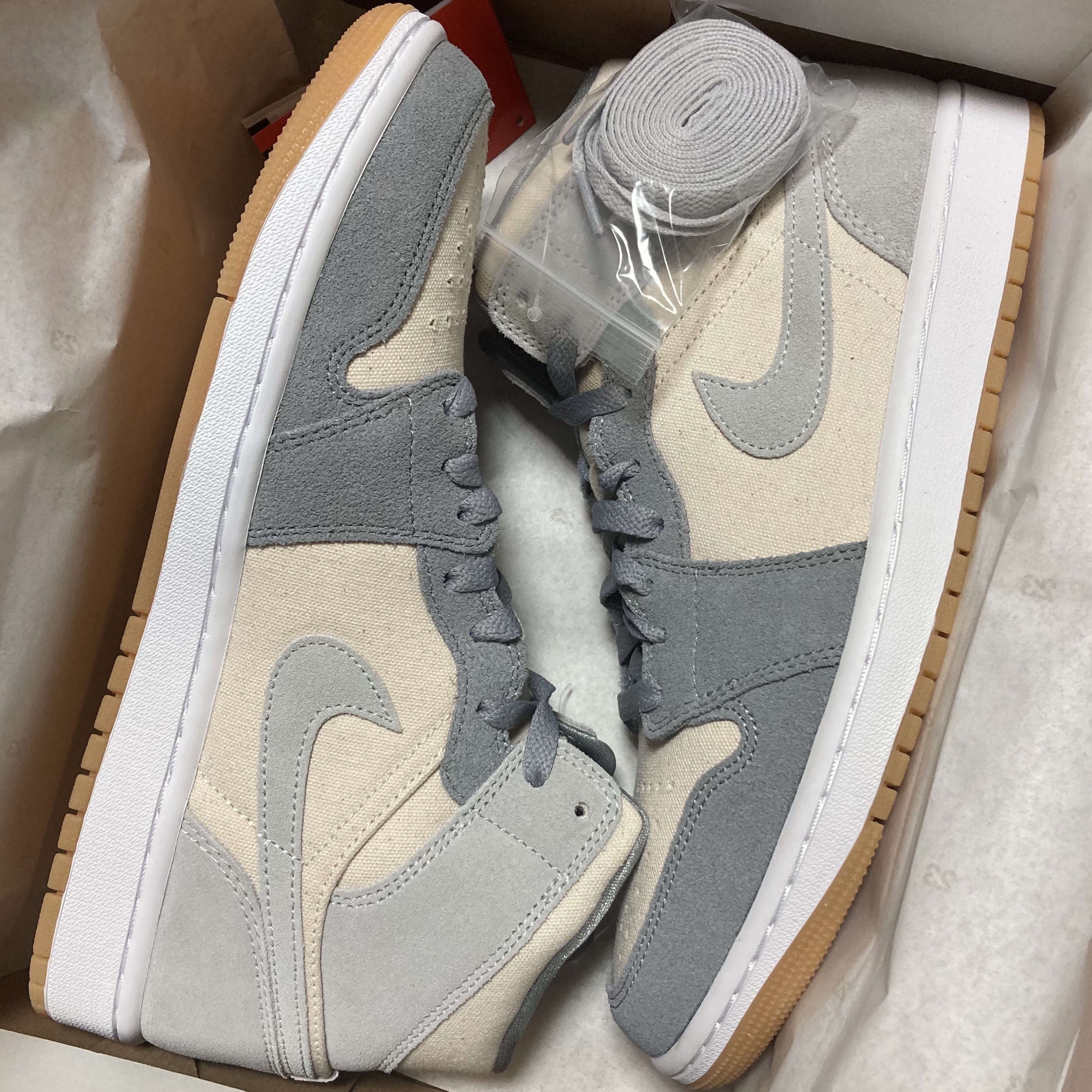 Jordan 1 Mid SE Coconut Milk Particle Grey 착용 스타일