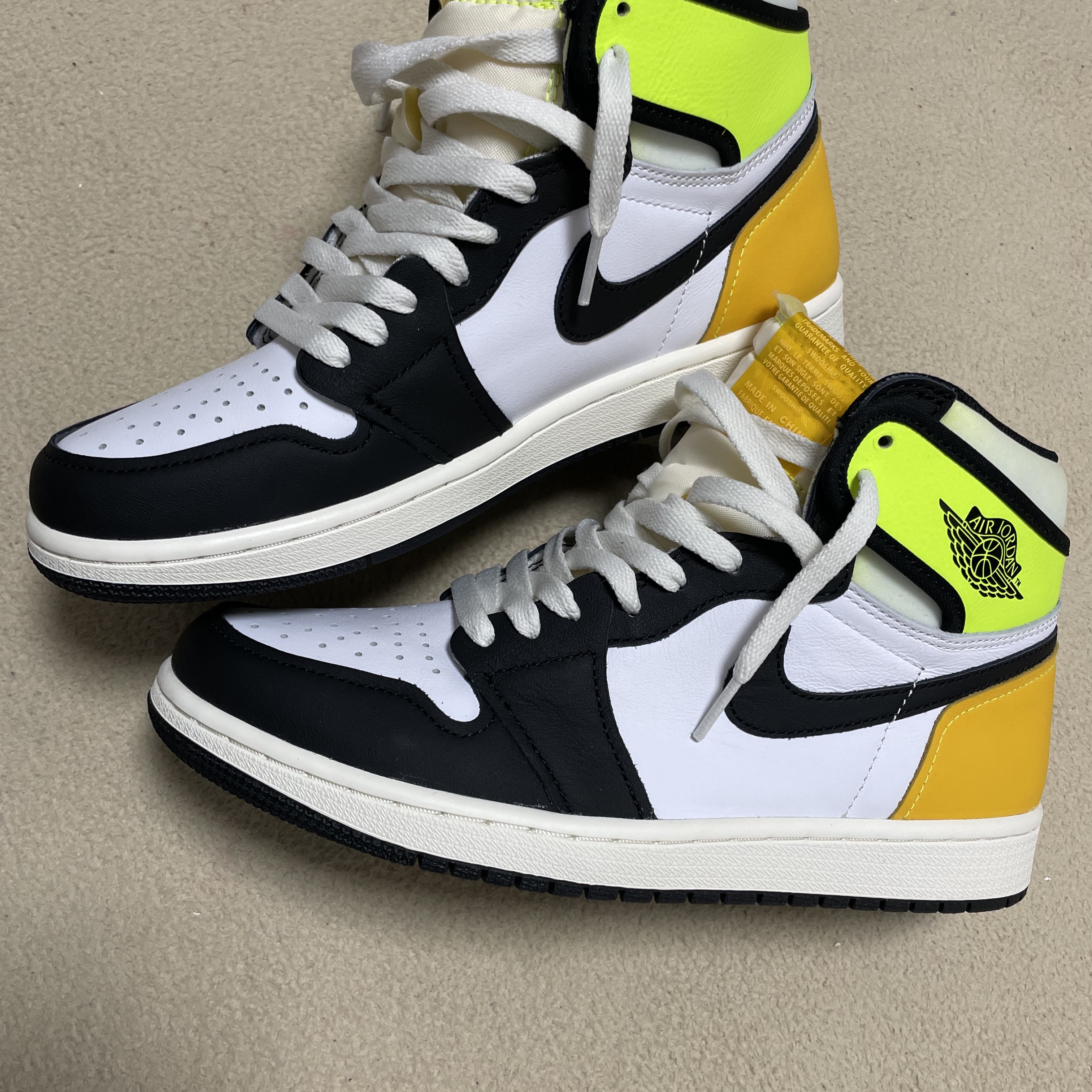 Jordan 1 Retro High OG Volt Gold 착용 스타일 - 4
