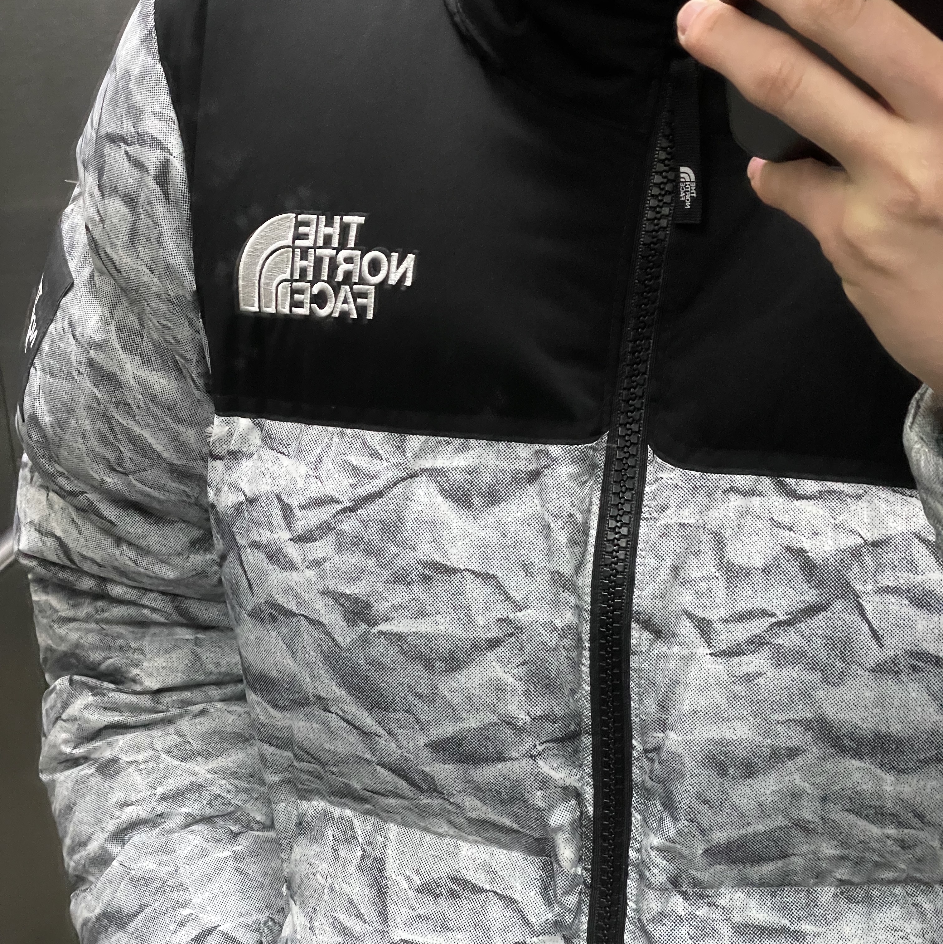The North Face White Label Novelty Nuptse Down Jacket White, (W) Nike Daybreak Summit White 착용 스타일 - 1