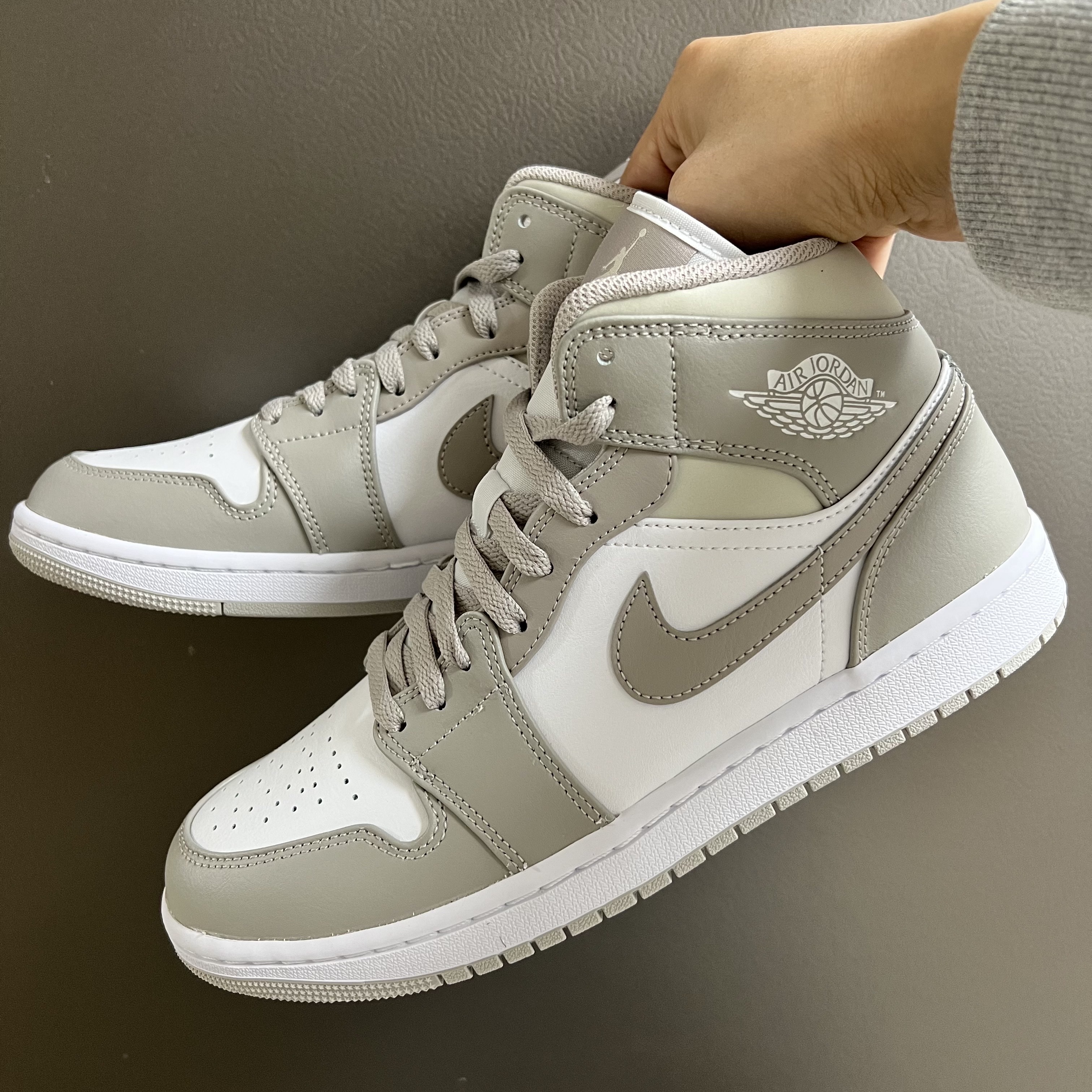 Jordan 1 Mid College Grey 착용 스타일