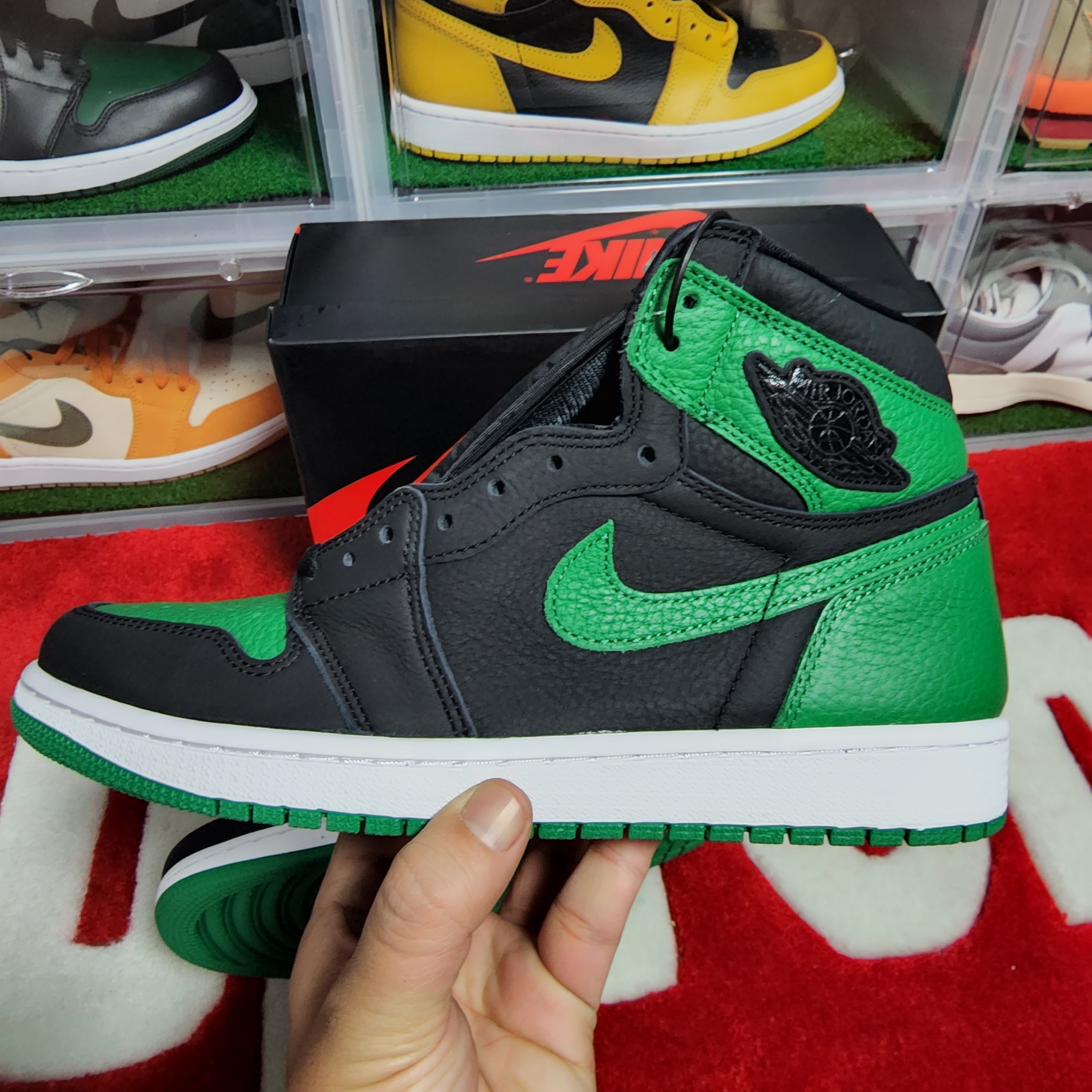 Jordan 1 Retro High OG Pine Green Black 착용 스타일 - 3