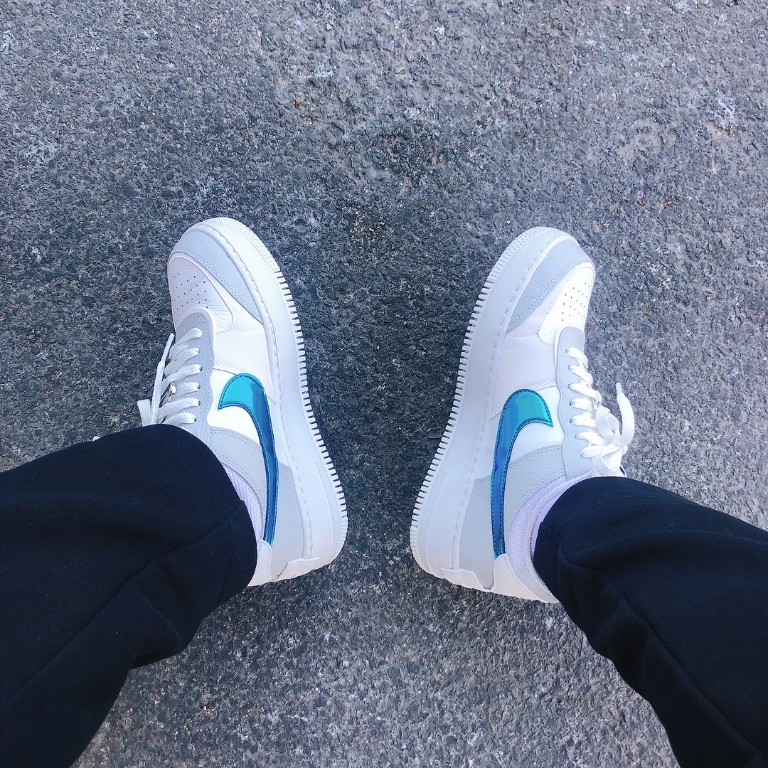 (W) Nike Air Force 1 Shadow Grey Fog Bright Spruce 착용 스타일 - 2