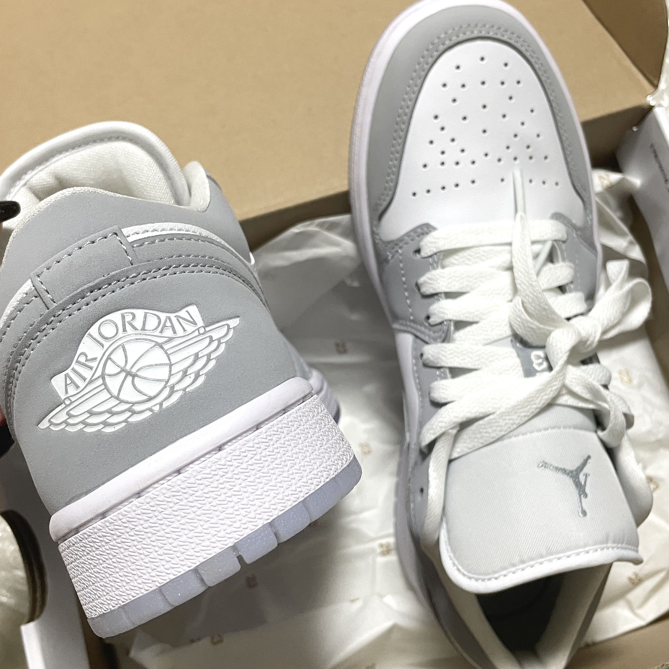 (W) Jordan 1 Low White Wolf Grey 착용 스타일 - 1