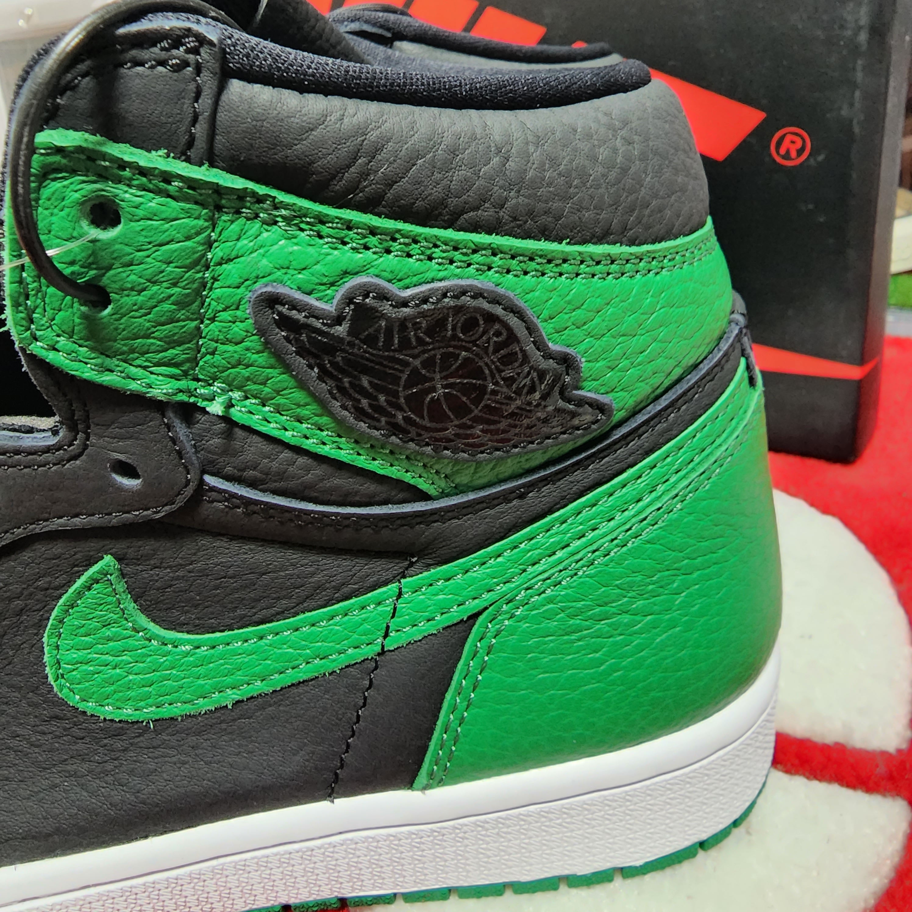 Jordan 1 Retro High OG Pine Green Black 착용 스타일 - 5
