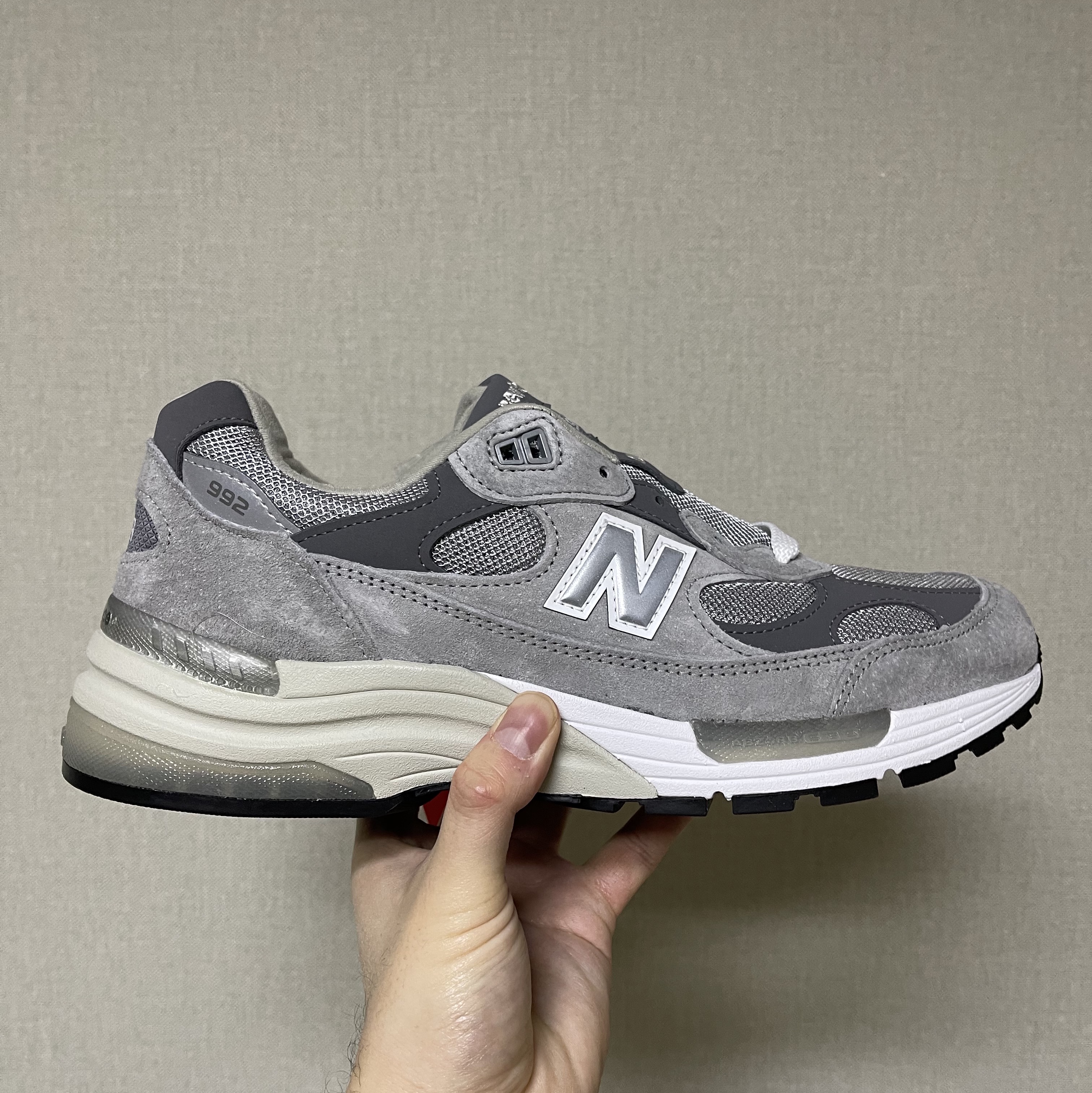 New Balance 992 Made in USA Grey - D Standard 착용 스타일 - 1