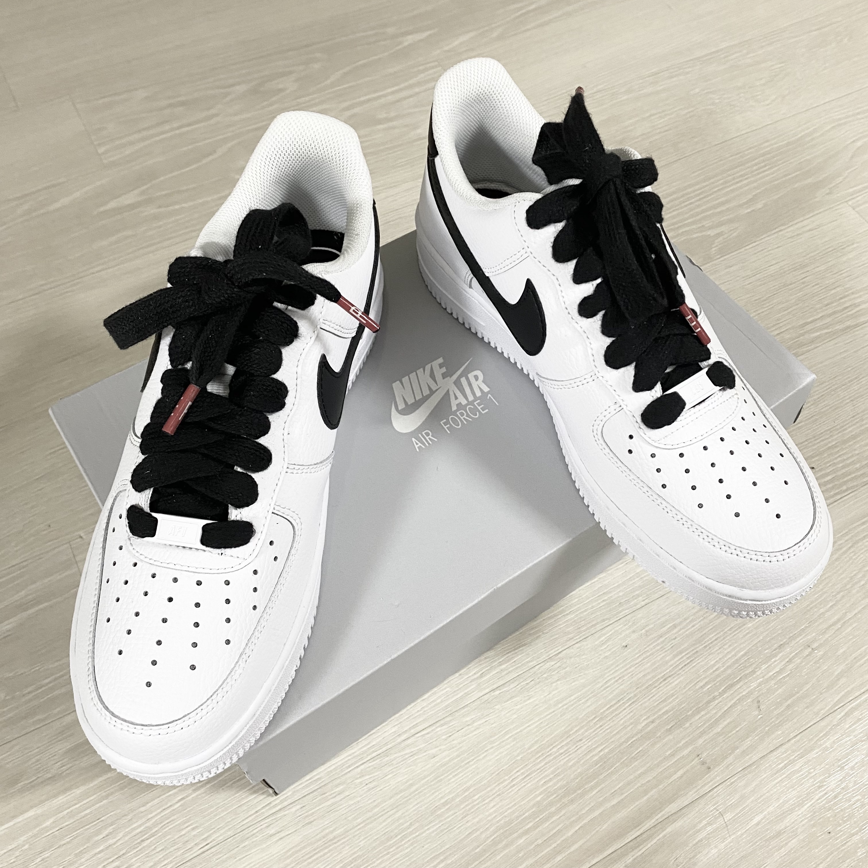 (W) Nike Air Force 1 '07 Low White Black 착용 스타일
