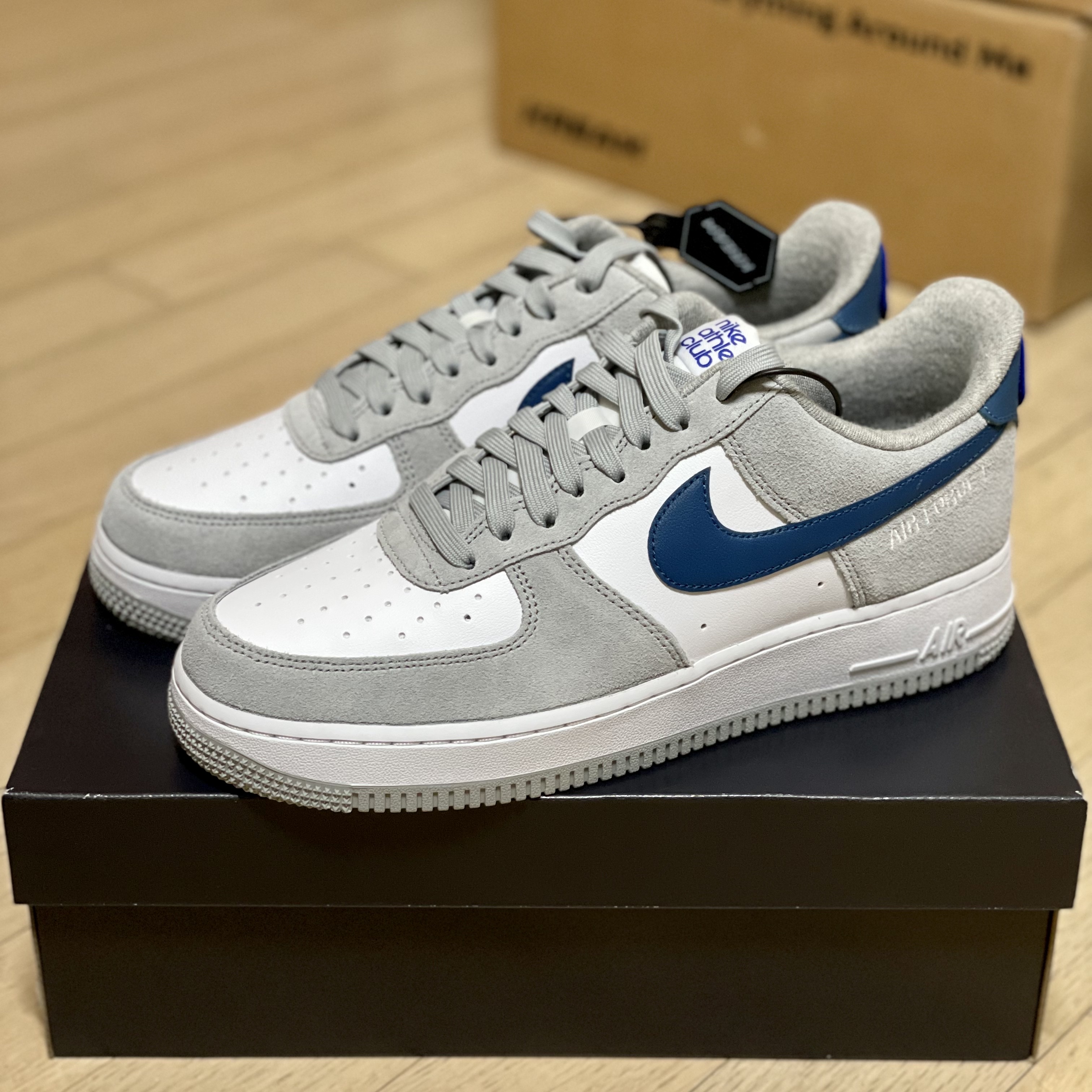 Nike Air Force 1 '07 LV8 Athletic Club Light Smoke Grey Marina, (GS) Nike Air Force 1 LV8 Athletic Club Light Smoke Grey Marina 착용 스타일 - 2