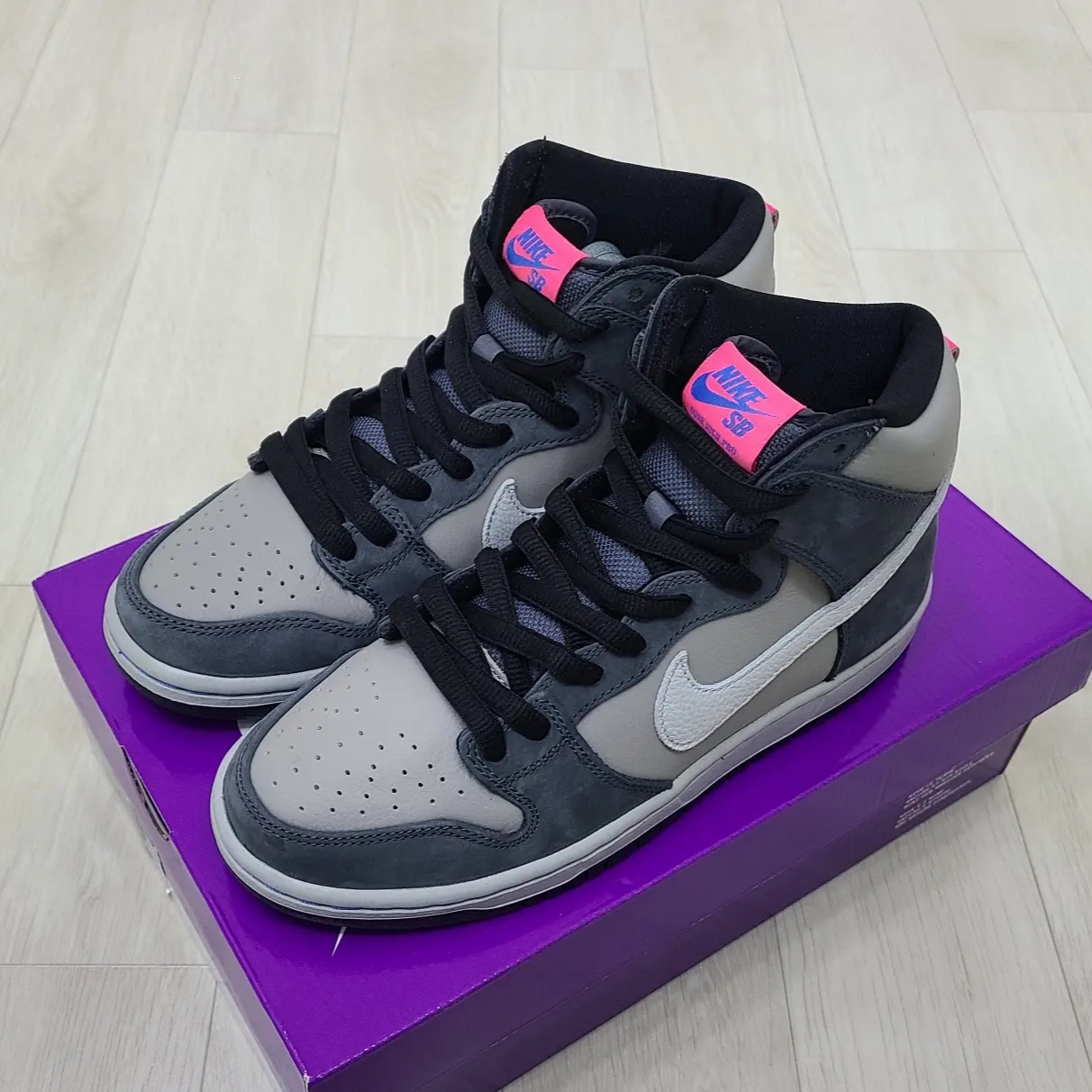 Nike SB Dunk High Pro Medium Grey 착용 스타일 - 2