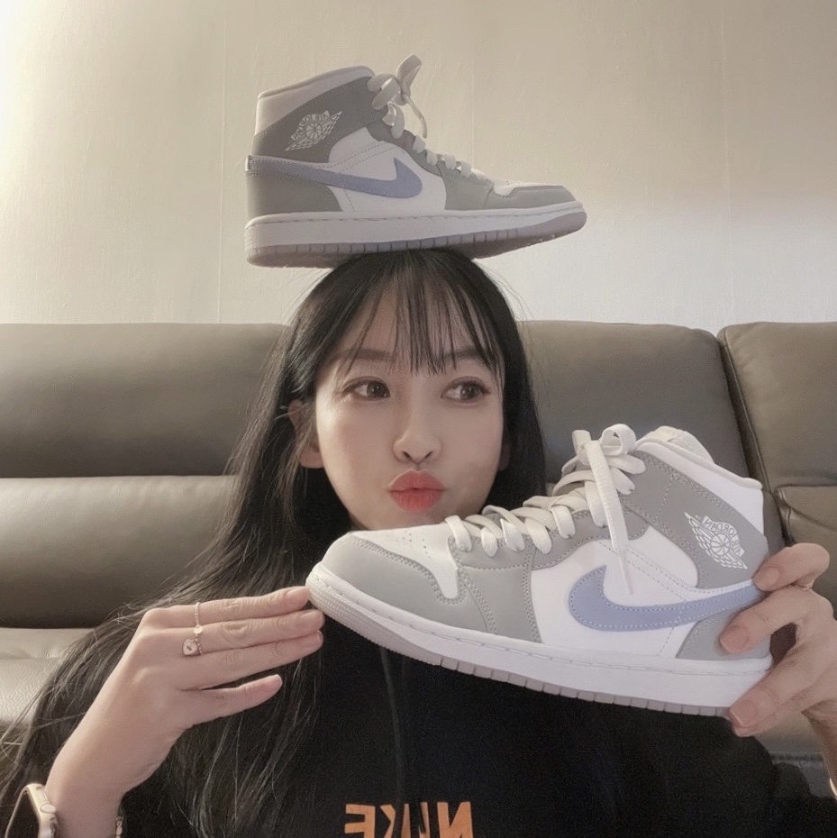 (W) Jordan 1 Mid Wolf Grey 착용 스타일 - 3