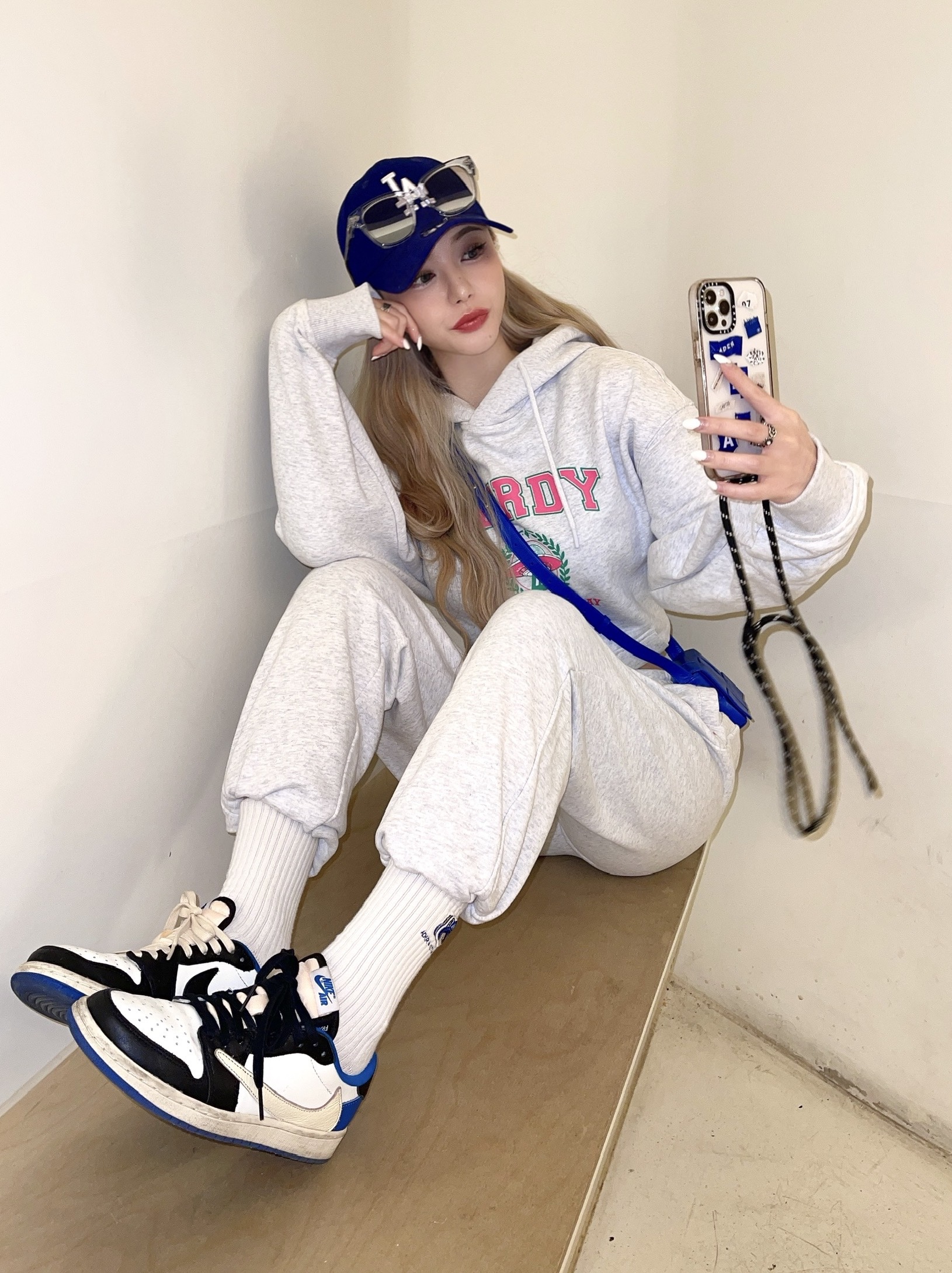 Jordan 1 x Travis Scott x Fragment Retro Low OG SP Military Blue, Casetify x Ader Error Sticker Sling iPhone Case 착용 스타일