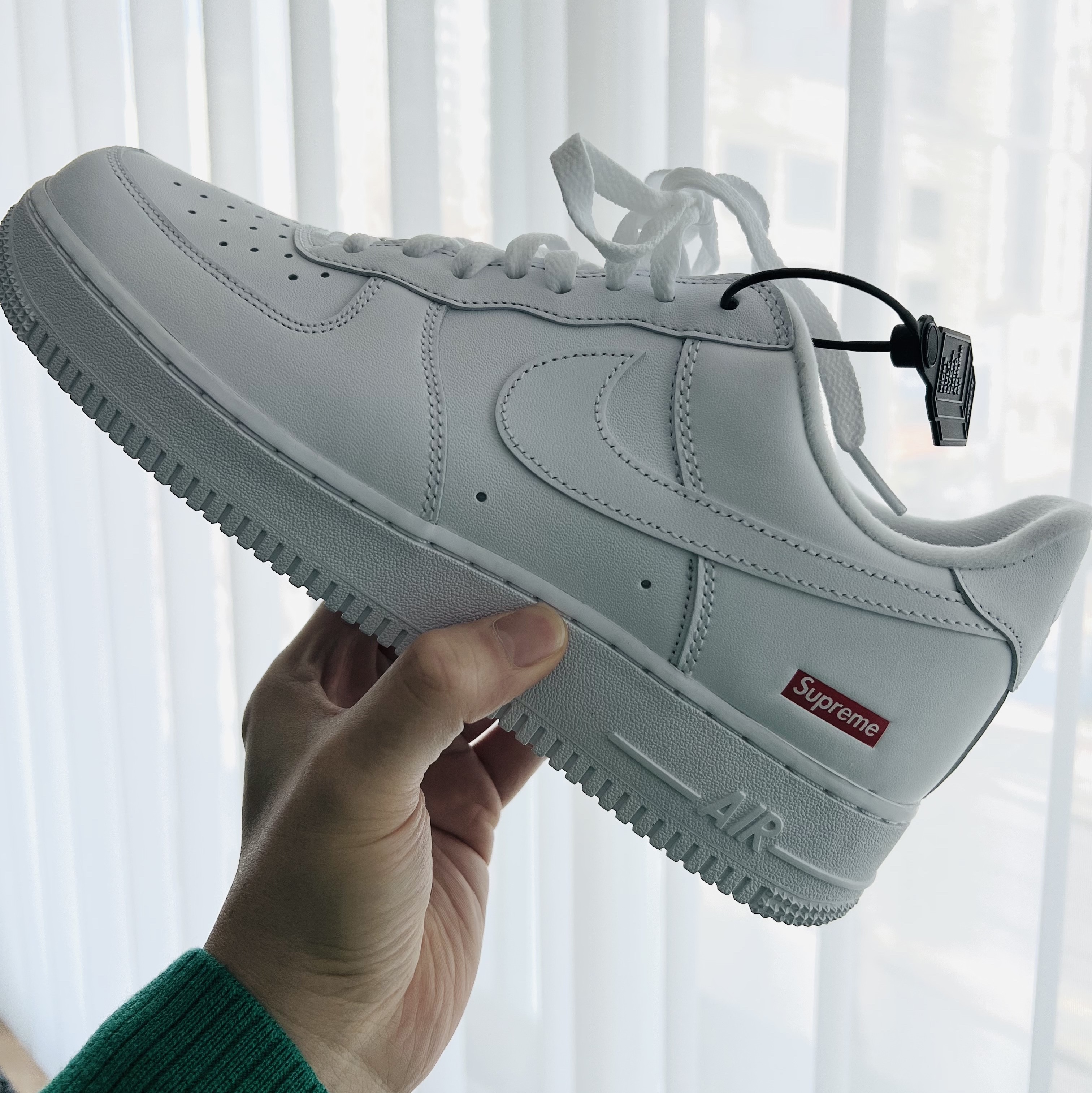 Nike x Supreme Air Force 1 Low White 착용 스타일