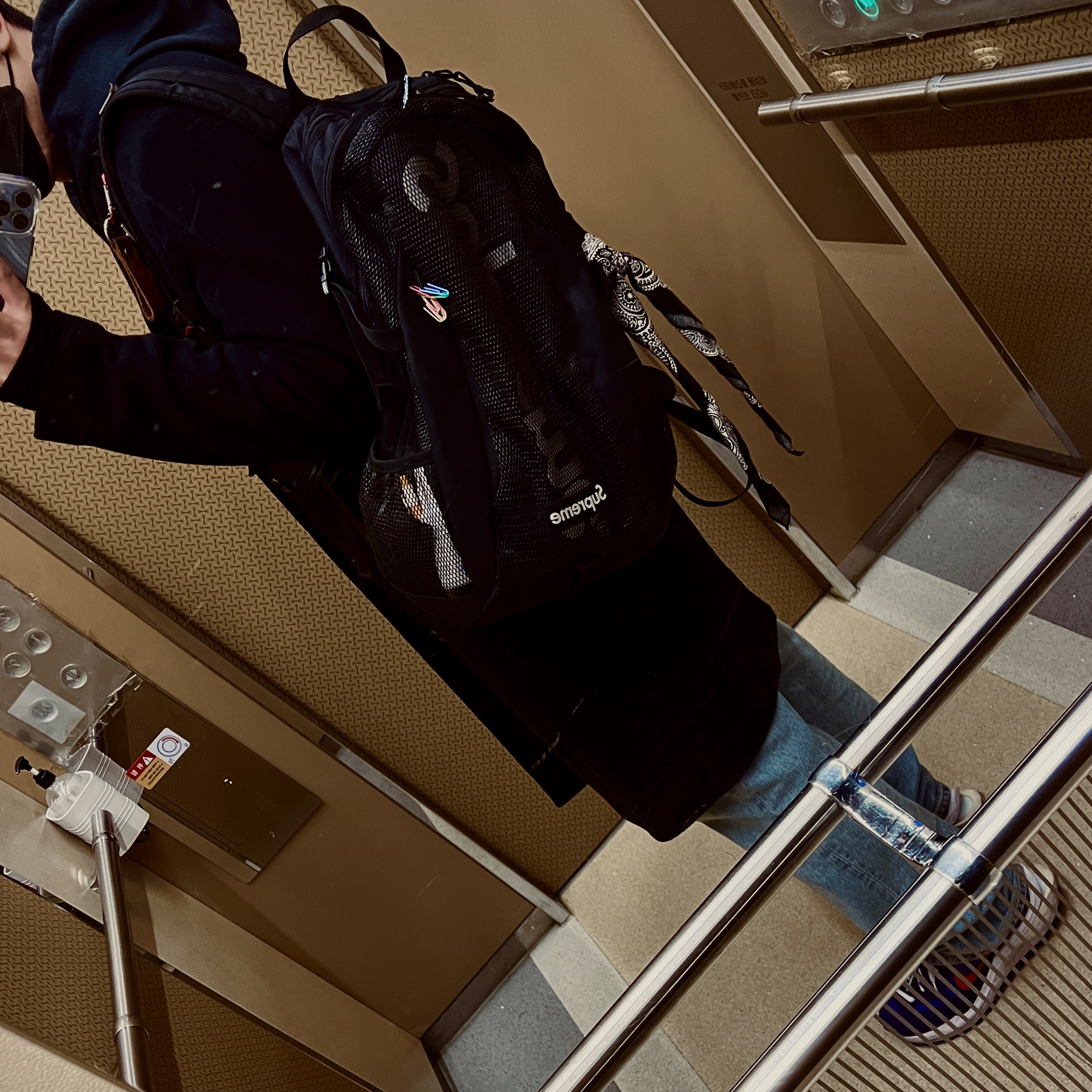 Supreme Backpack Black - 20SS, Nike x Sacai VaporWaffle Dark Iris 착용 스타일