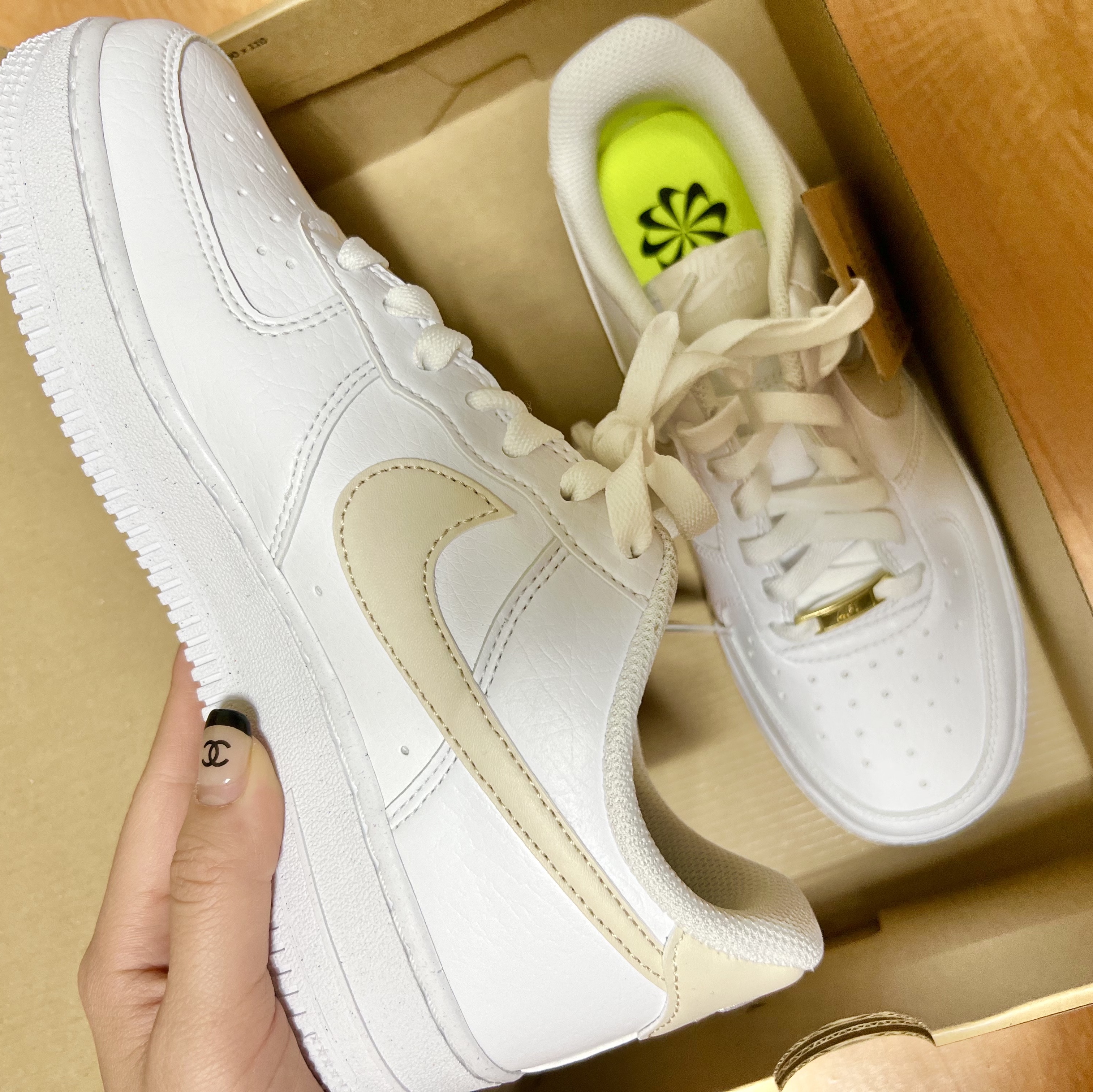(W) Nike Air Force 1 '07 Next Nature Light Orewood Brown 착용 스타일 - 1
