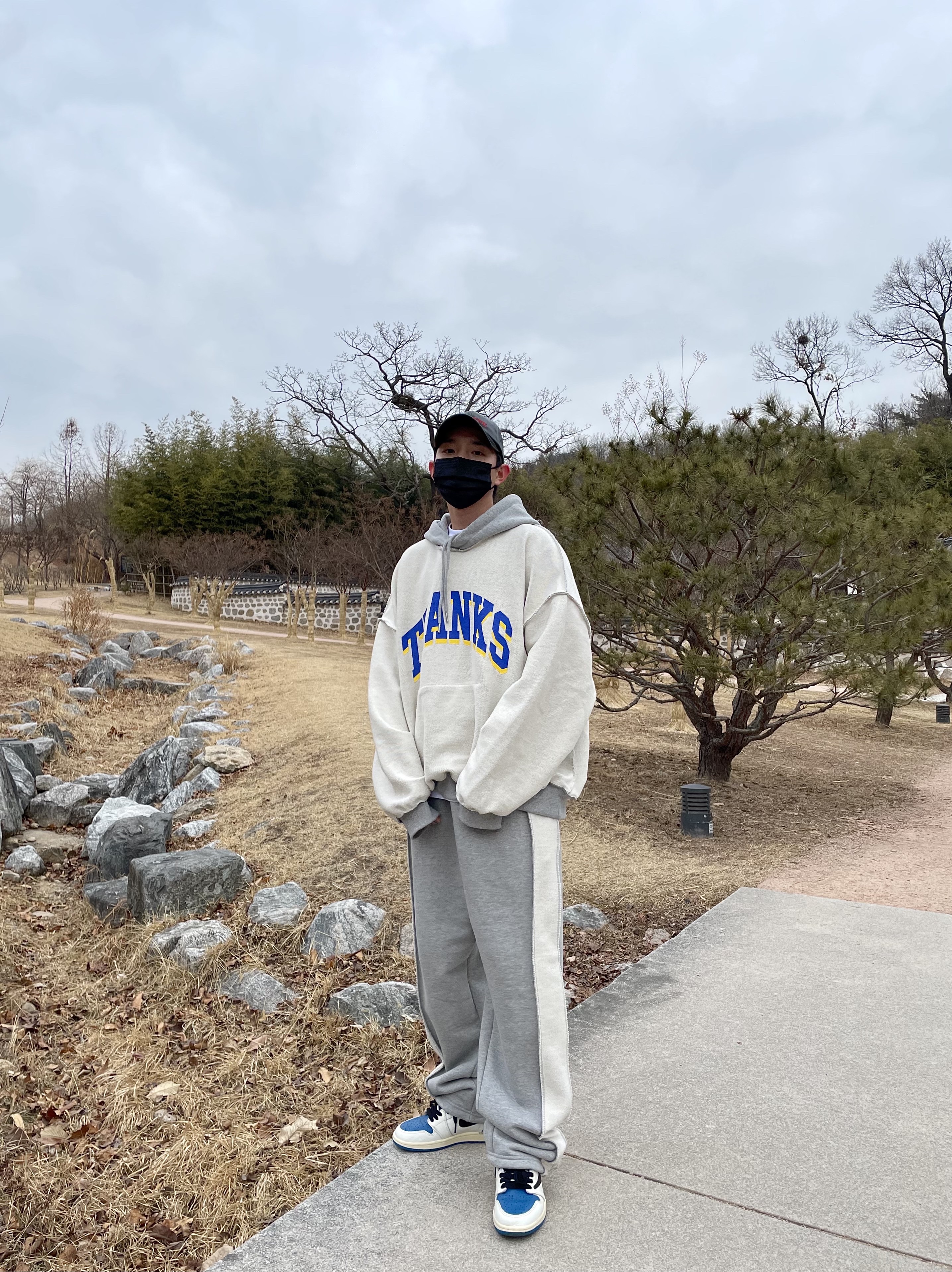 Jordan 1 x Travis Scott x Fragment Retro High OG SP Military Blue 착용 스타일 - 2