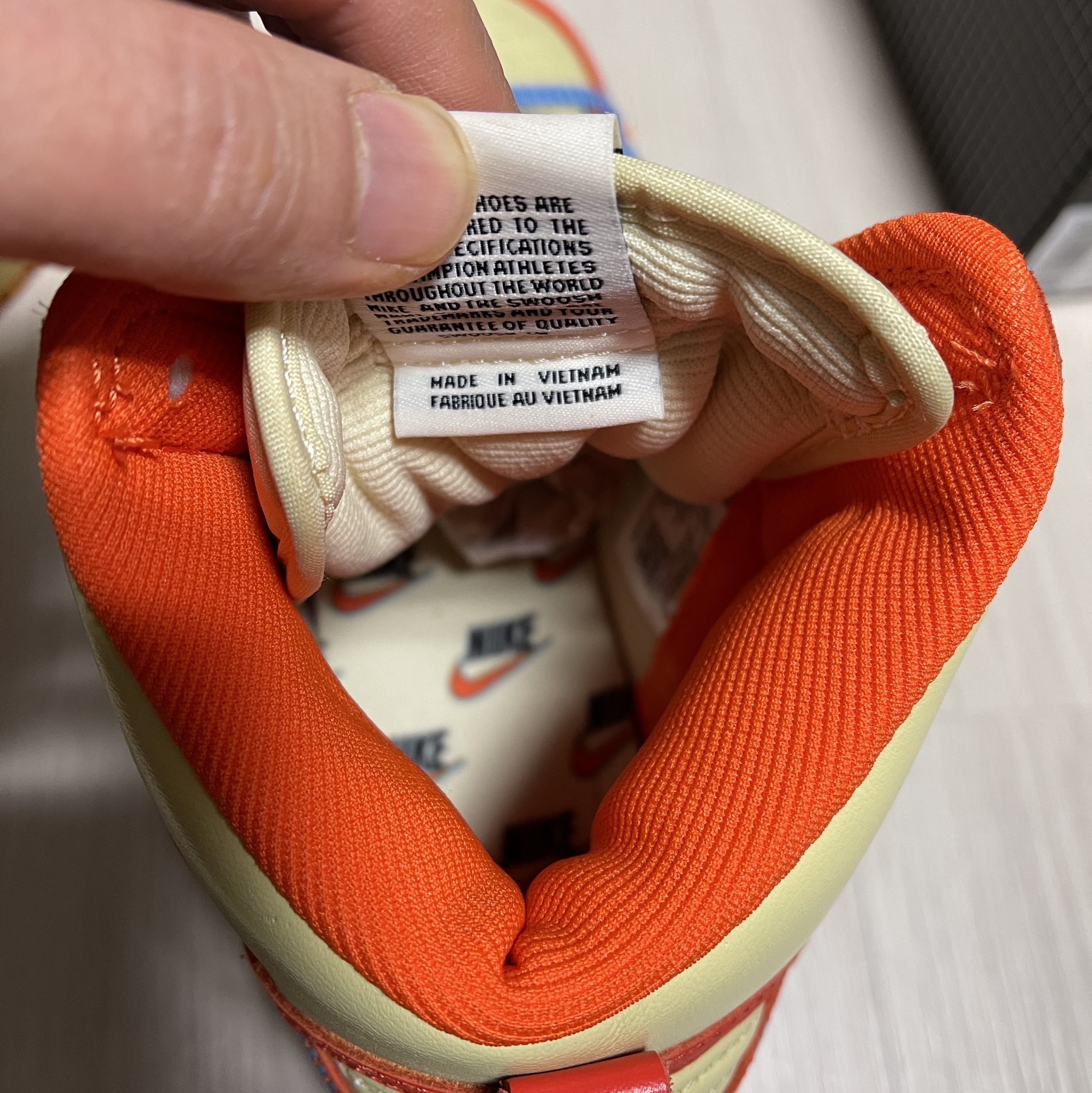 Nike Dunk High 1985 SP Orange Acid Wash 착용 스타일 - 4