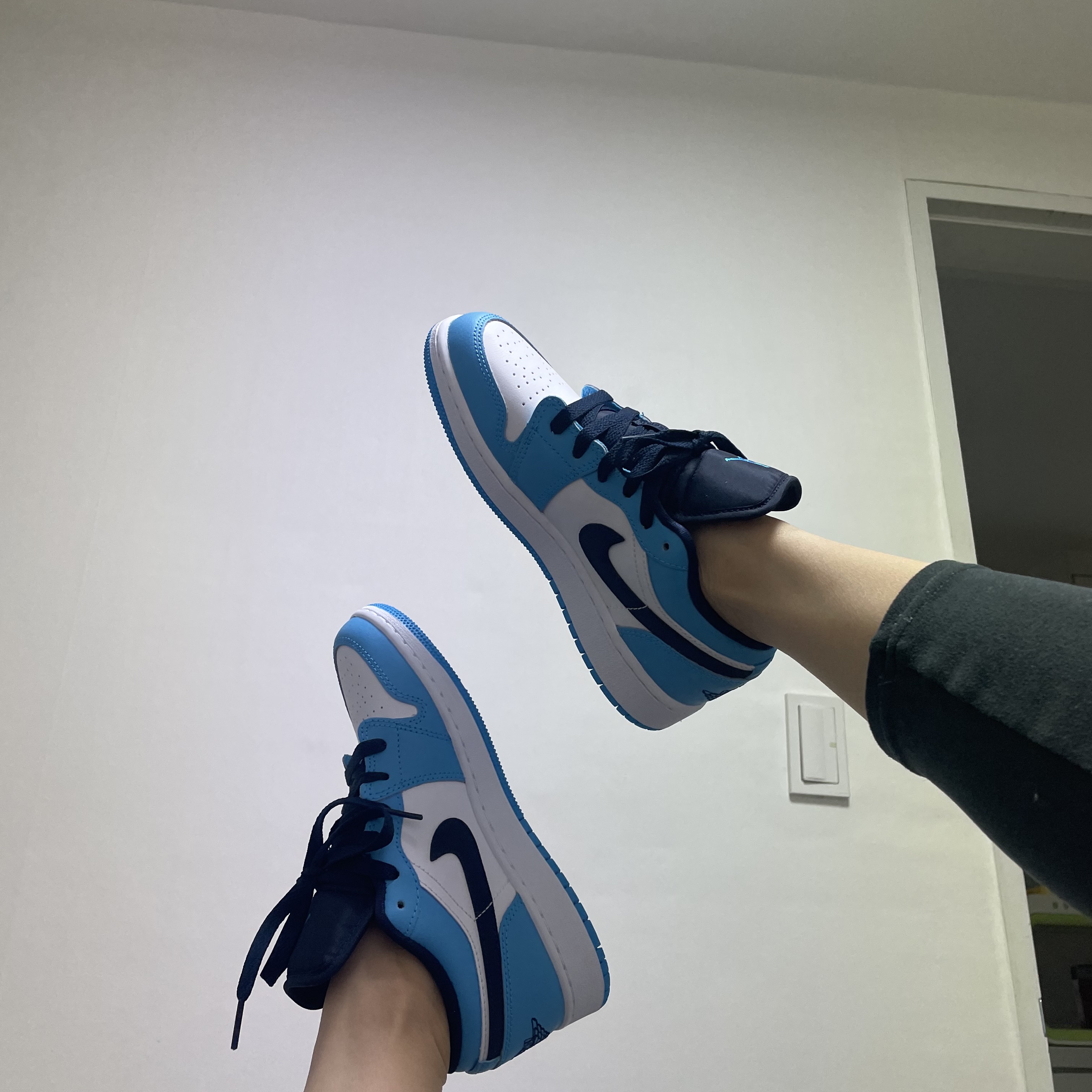 (GS) Jordan 1 Low Dark Powder Blue 착용 스타일 - 3