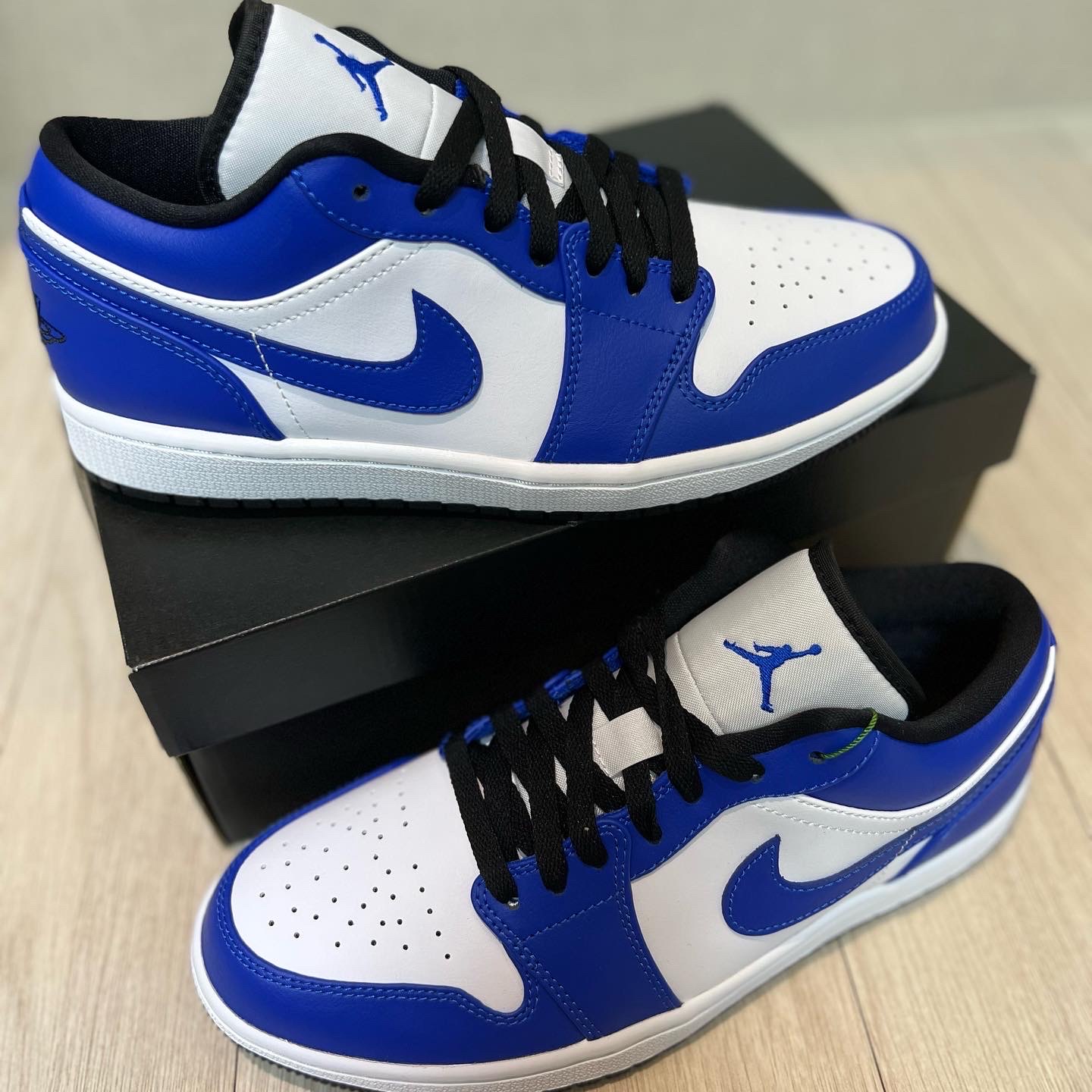 Jordan 1 Low Hyper Royal 착용 스타일