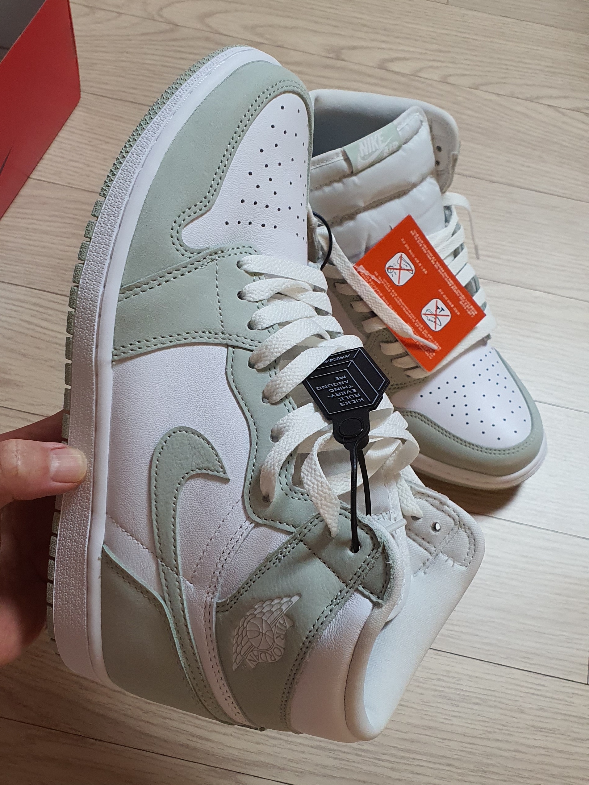 (W) Jordan 1 Retro High OG Seafoam 착용 스타일 - 1