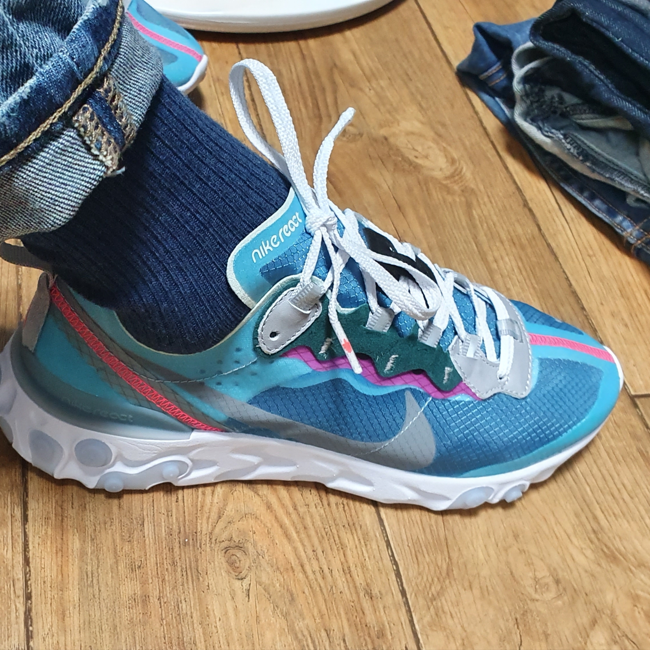 Nike React Element 87 Royal Tint 착용 스타일