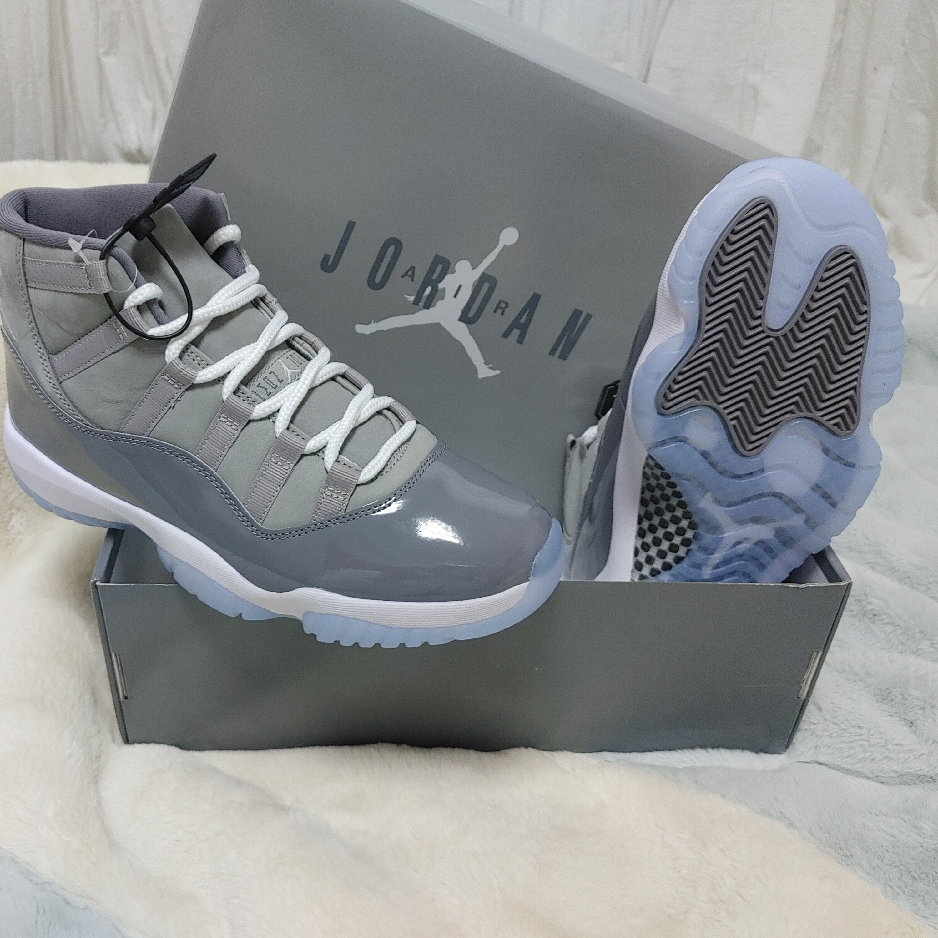 Jordan 11 Retro Cool Grey 2021 착용 스타일 - 3