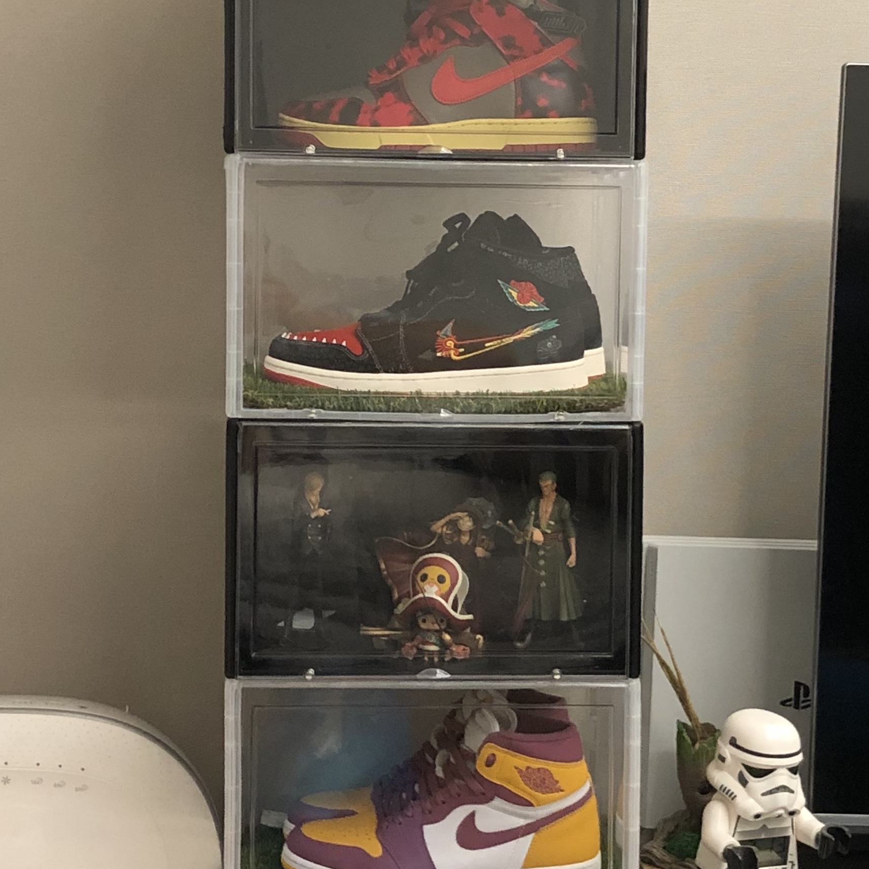 Jordan 1 Retro High OG University Gold Light Bordeaux, Jordan 1 Mid SE Siempre Familia 착용 스타일 - 5