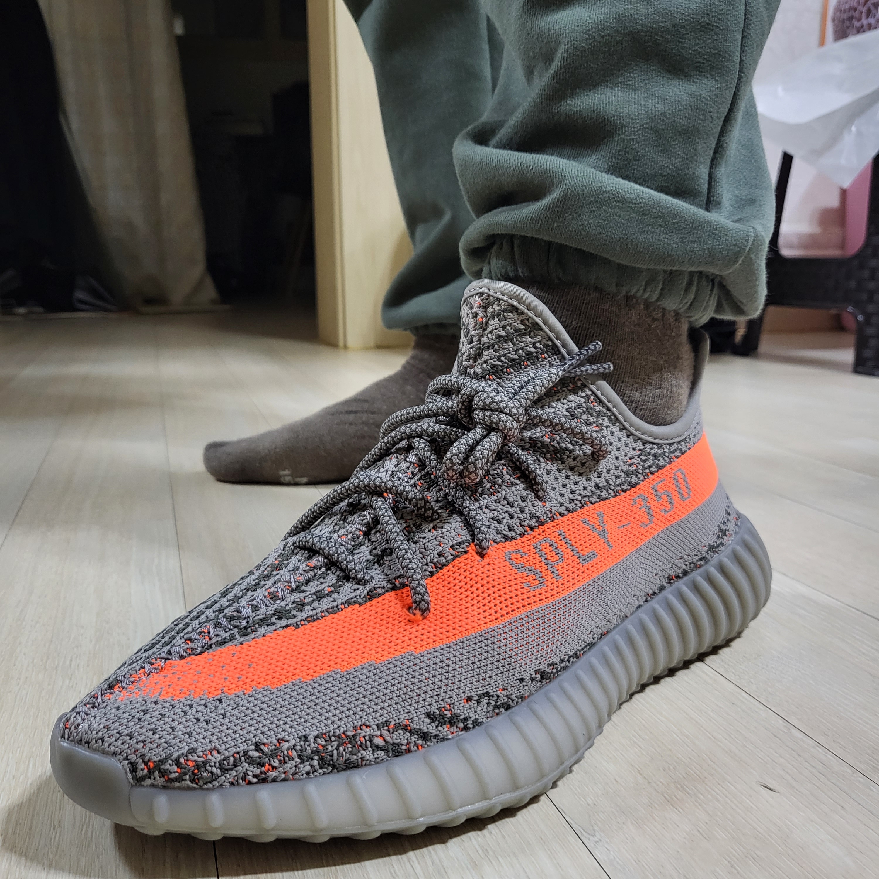 Adidas Yeezy Boost 350 V2 Beluga - Reflective 착용 스타일 - 2