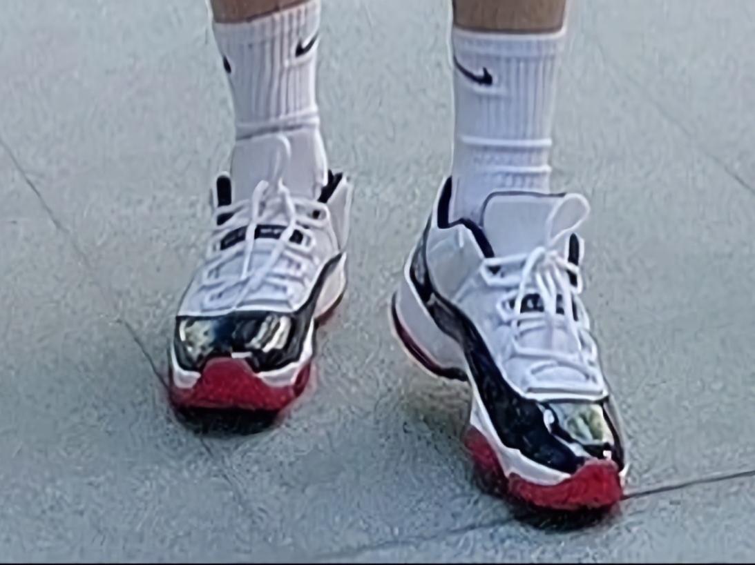 Jordan 11 Retro Low Concord Bred 착용 스타일