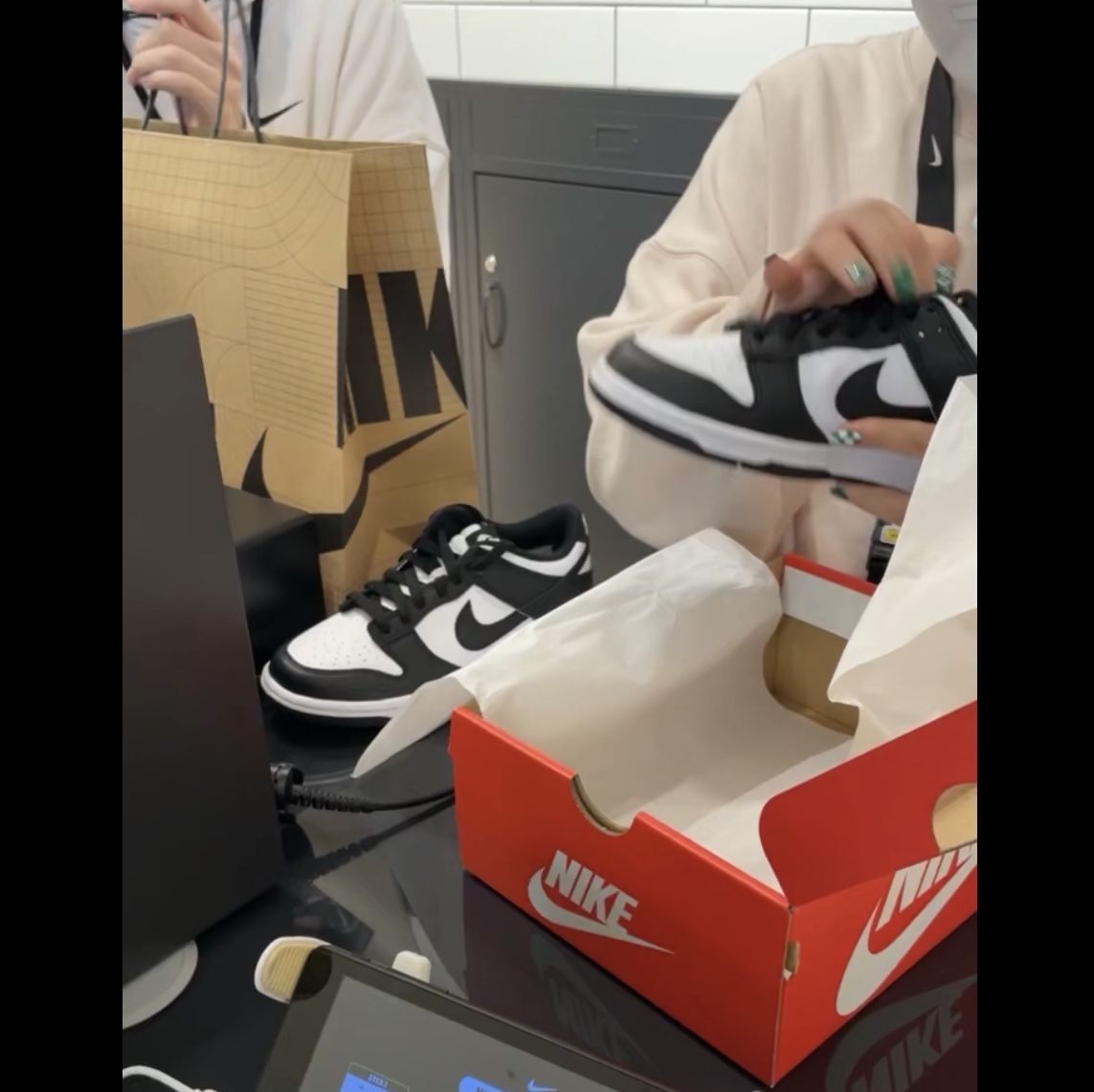 Nike Dunk Low Retro Black, (W) Nike Dunk Low Black 착용 스타일