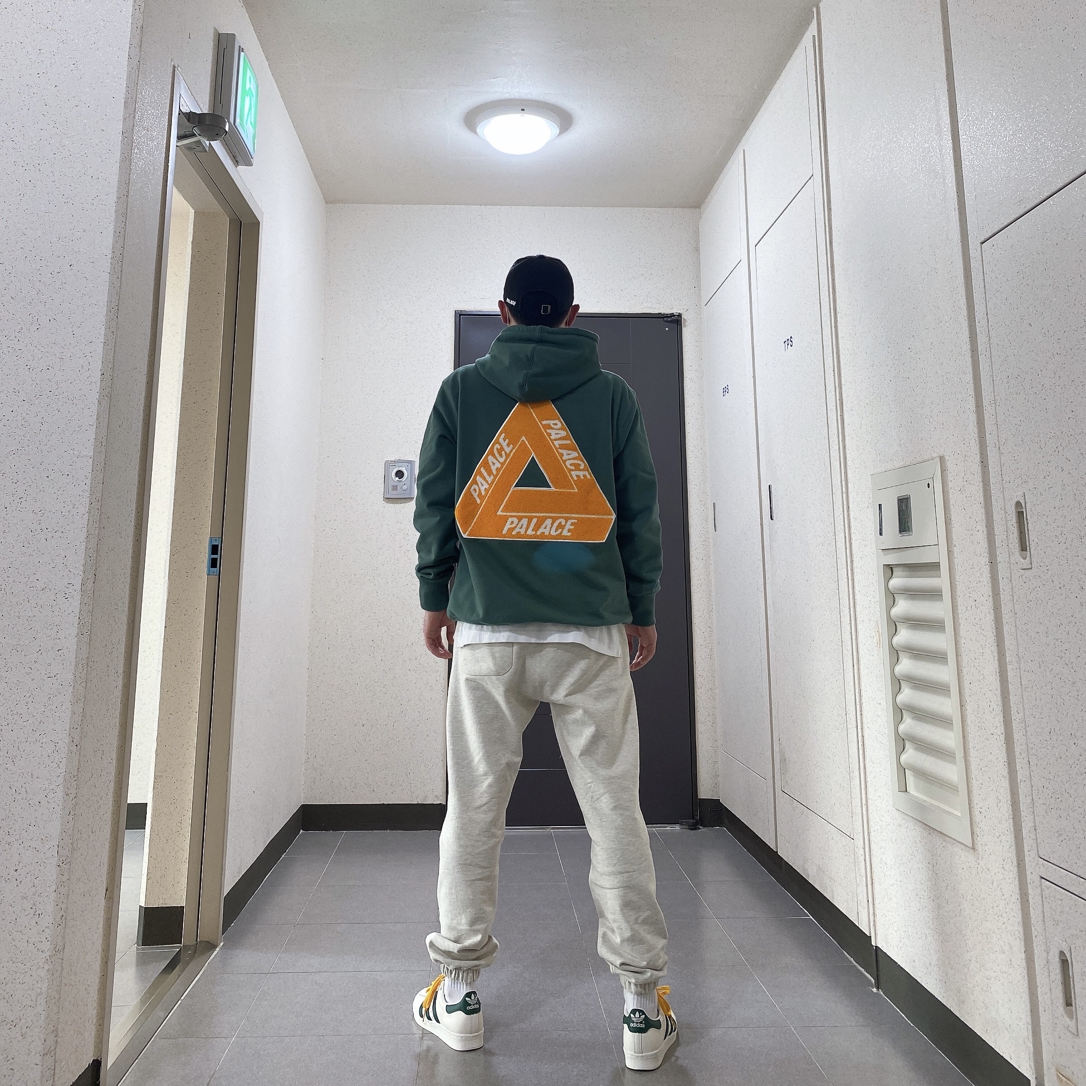 Palace Tri-Chenille Hood Green - 21FW, Adidas Superstar 82 Off White Dark Green 착용 스타일 - 2