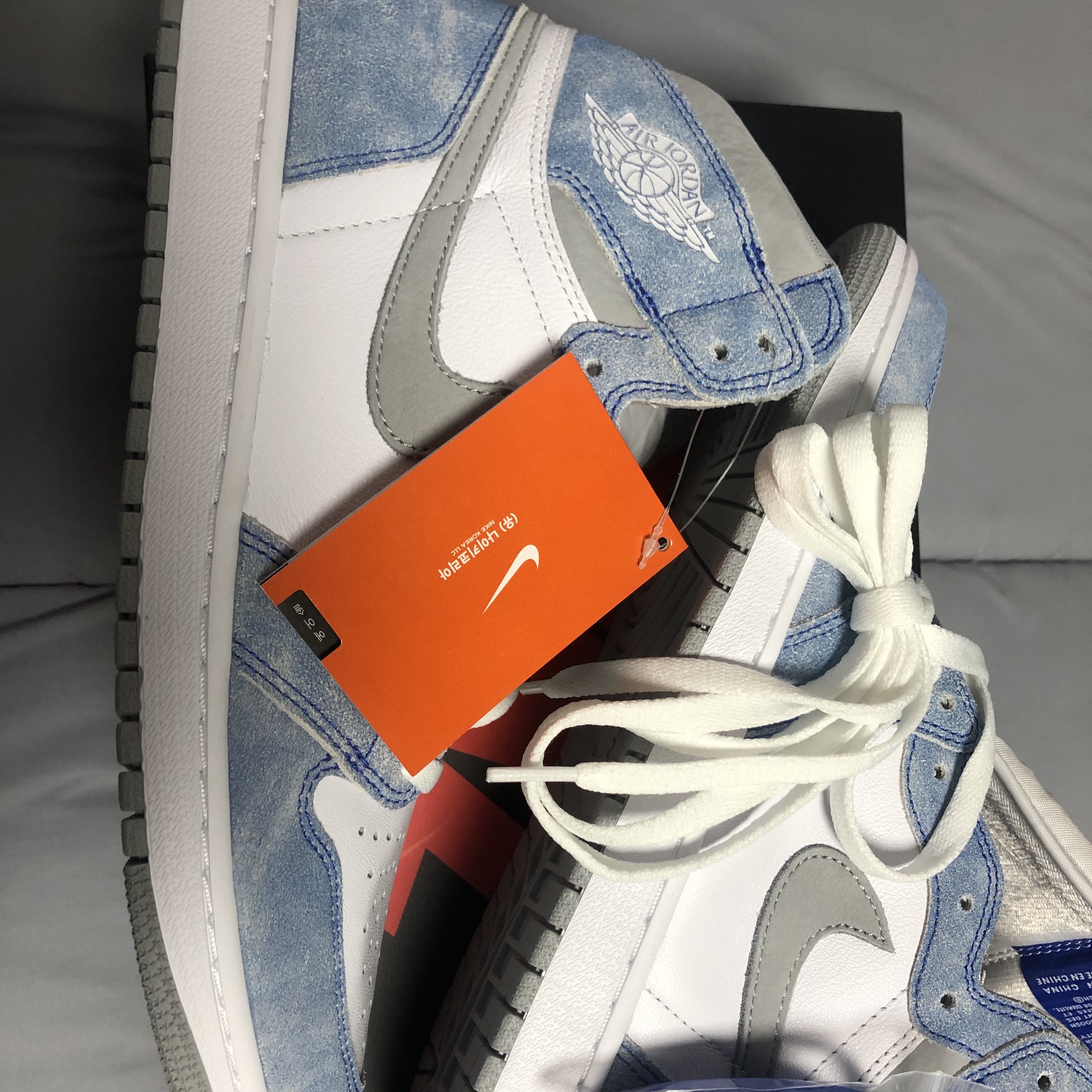 Jordan 1 Retro High OG Hyper Royal 착용 스타일