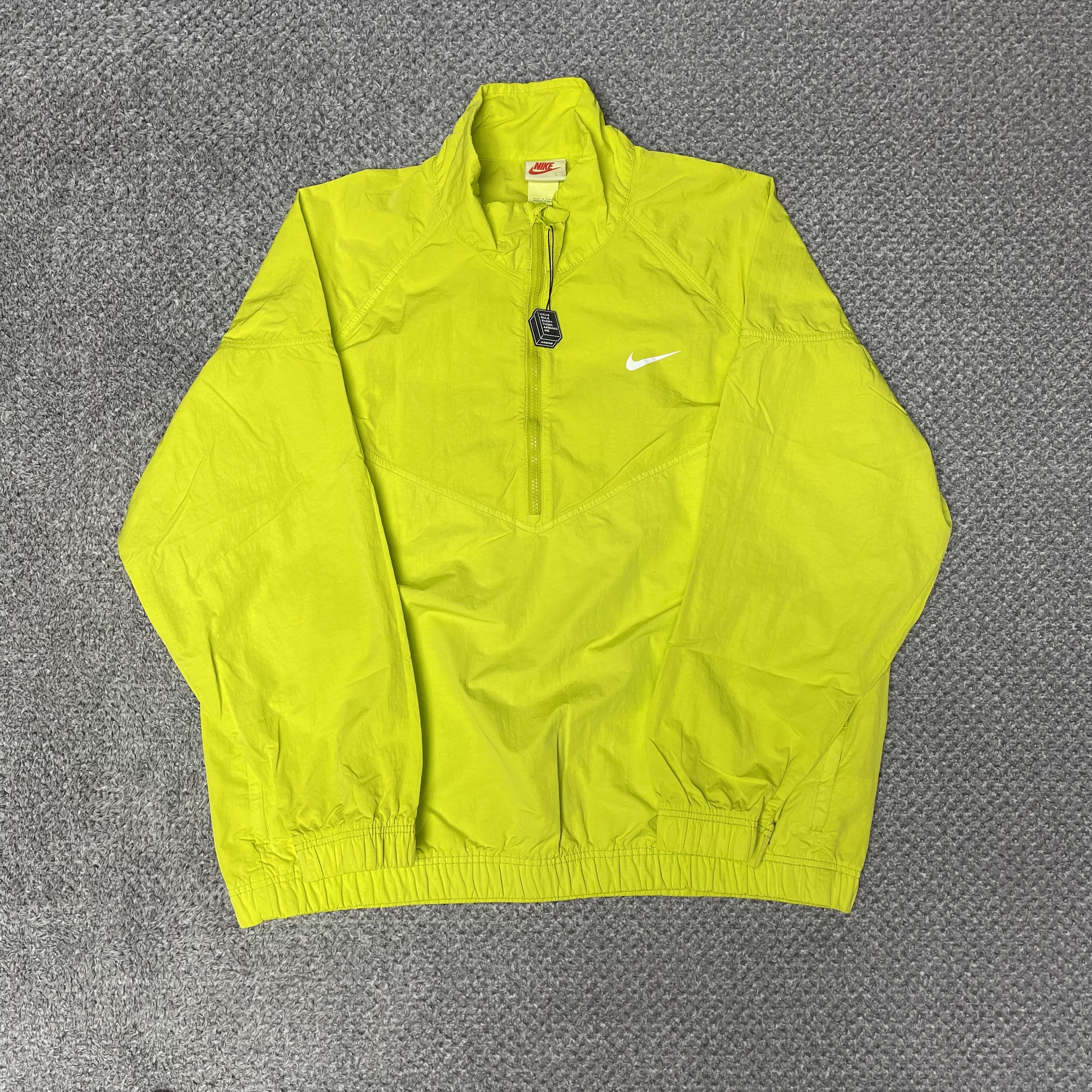 Nike x Stussy Windrunner Jacket Bright Cactus 착용 스타일 - 1
