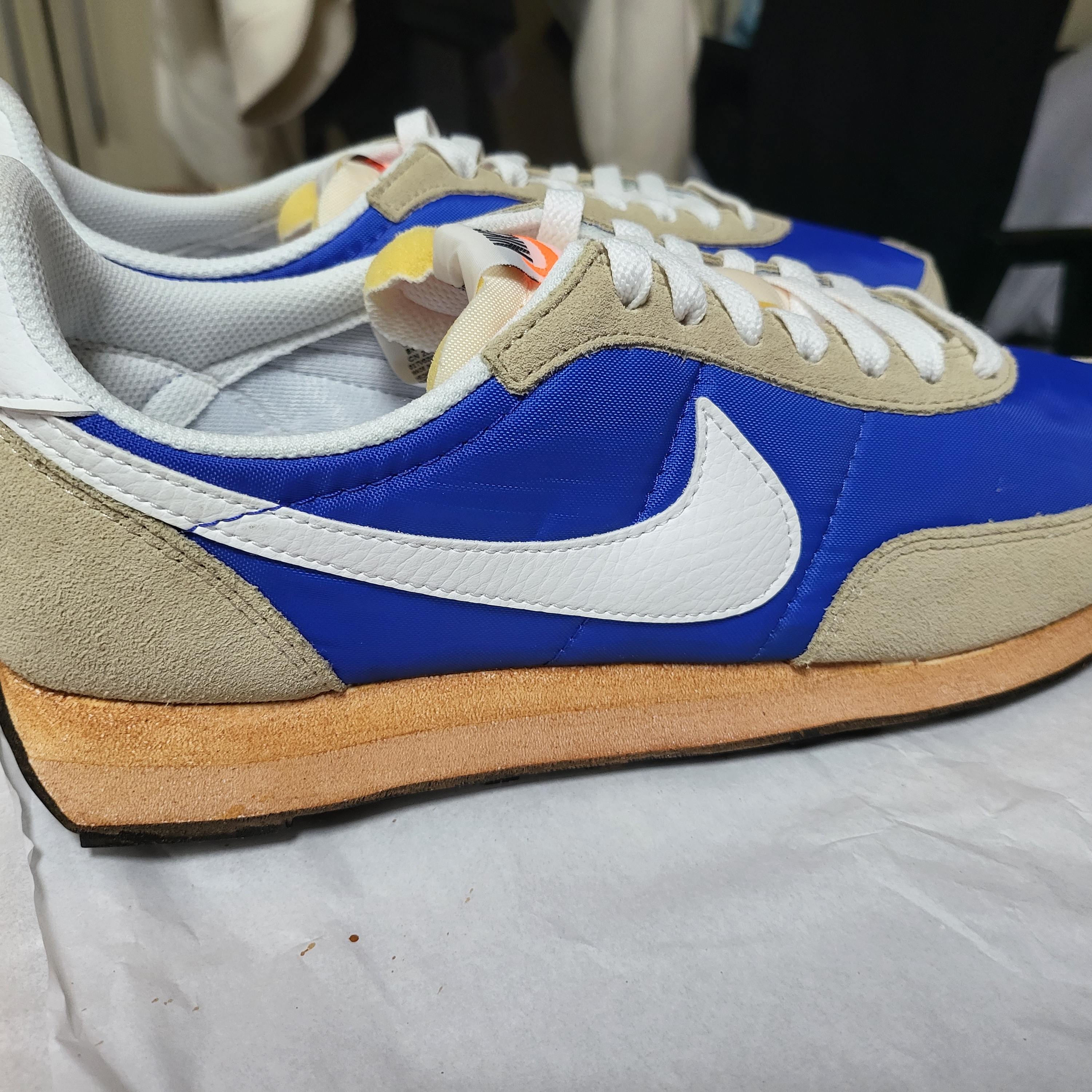 Nike Waffle Trainer 2 Hyper Royal Rattan 착용 스타일 - 1
