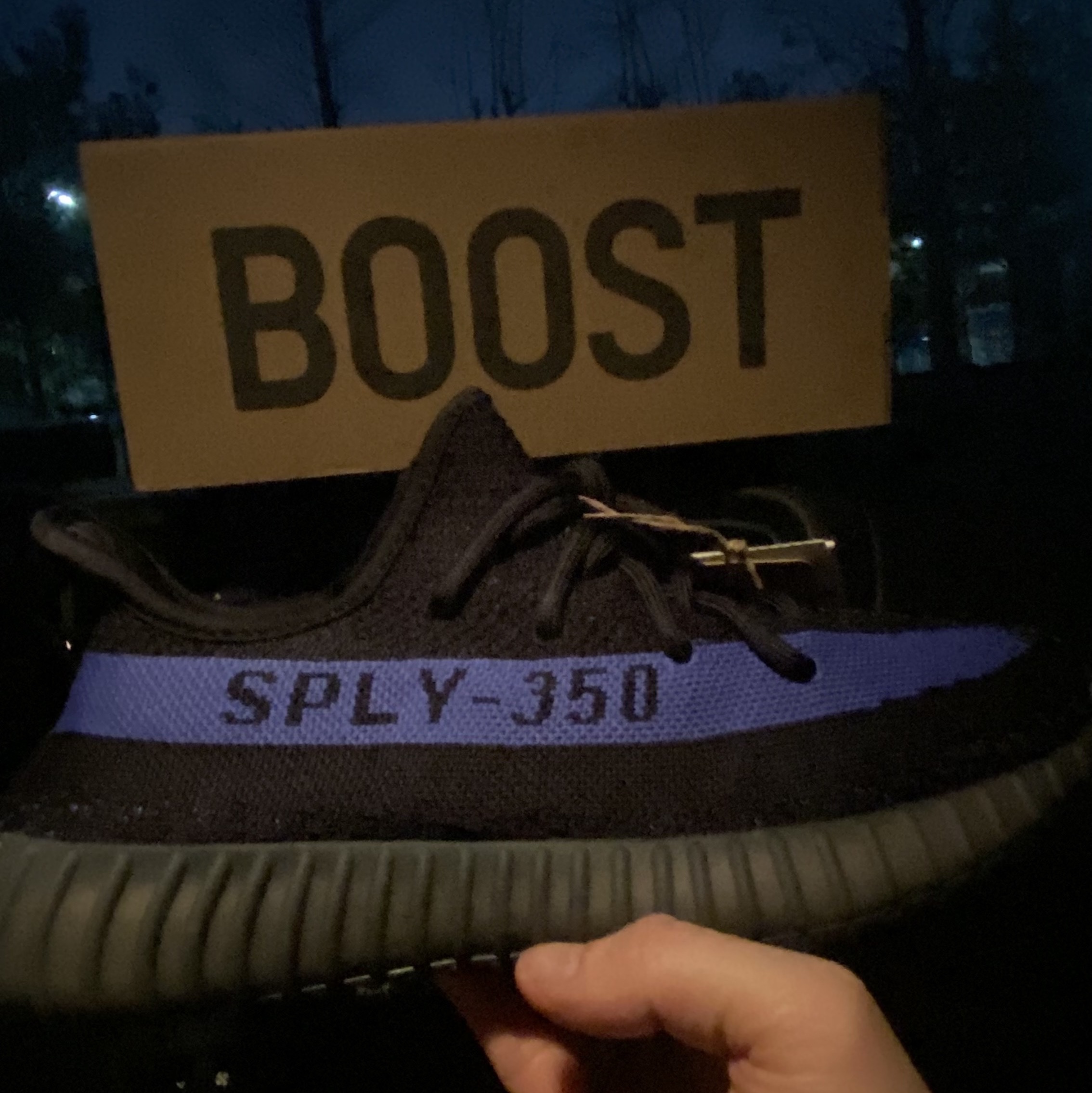 Adidas Yeezy Boost 350 V2 Dazzling Blue 착용 스타일
