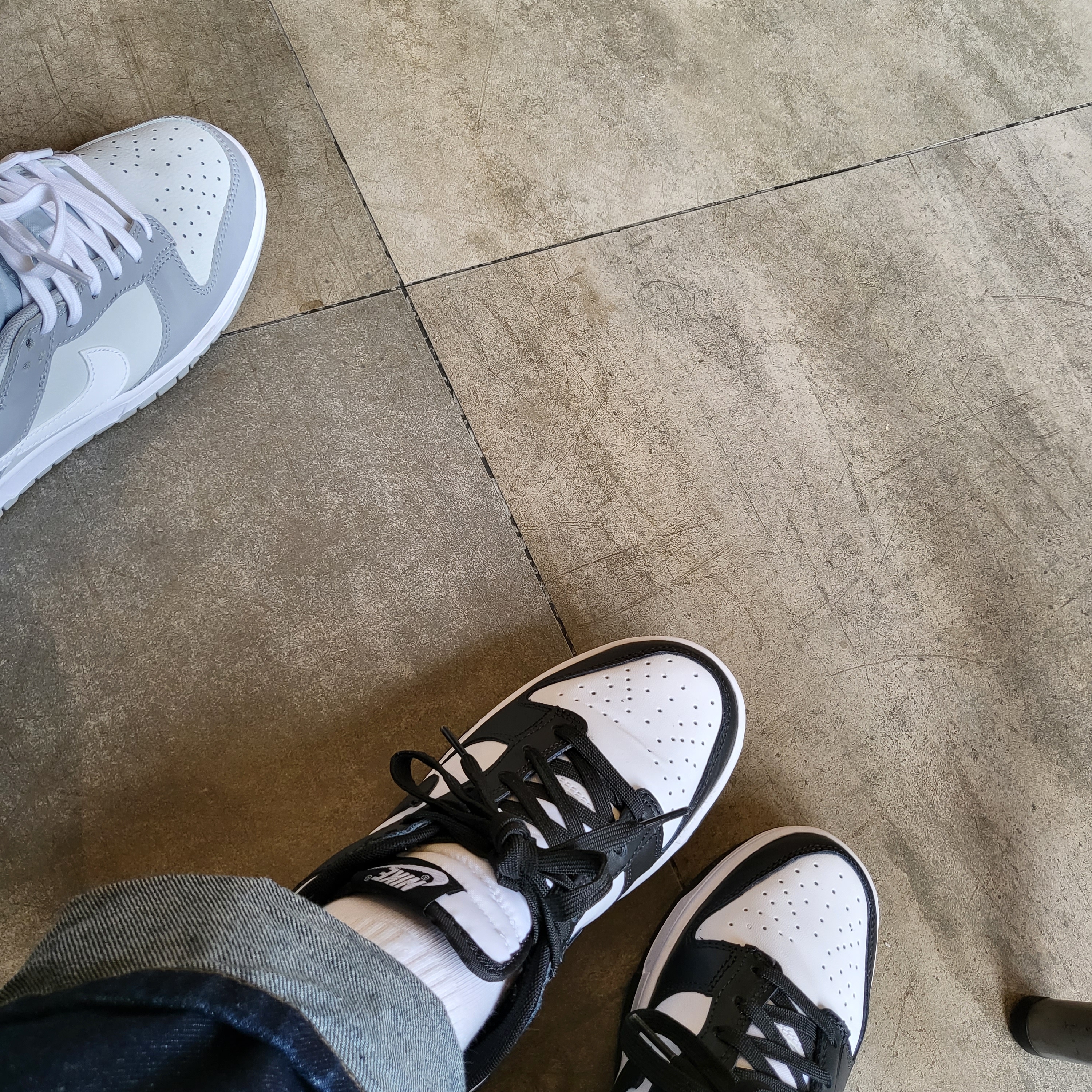 (W) Jordan 1 Low White Wolf Grey, Nike Dunk Low Retro Black 착용 스타일