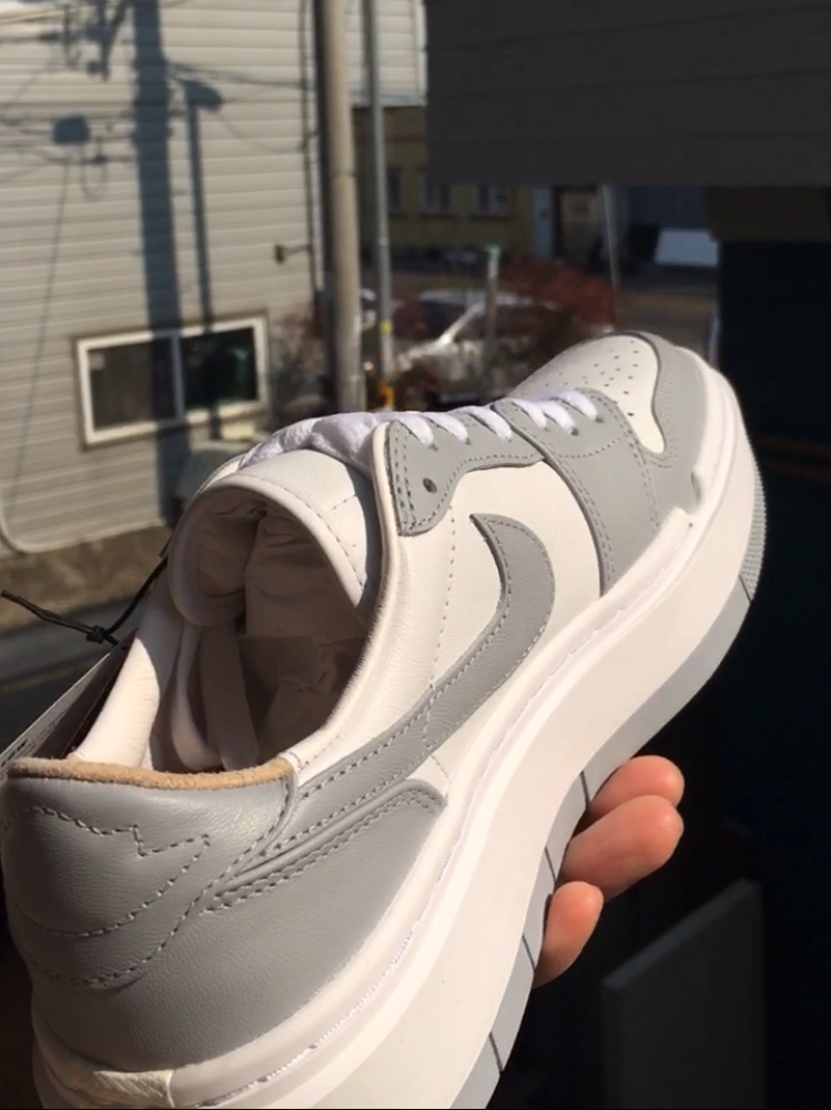 (W) Jordan 1 Elevate Low White and Wolf Grey 착용 스타일 - 2