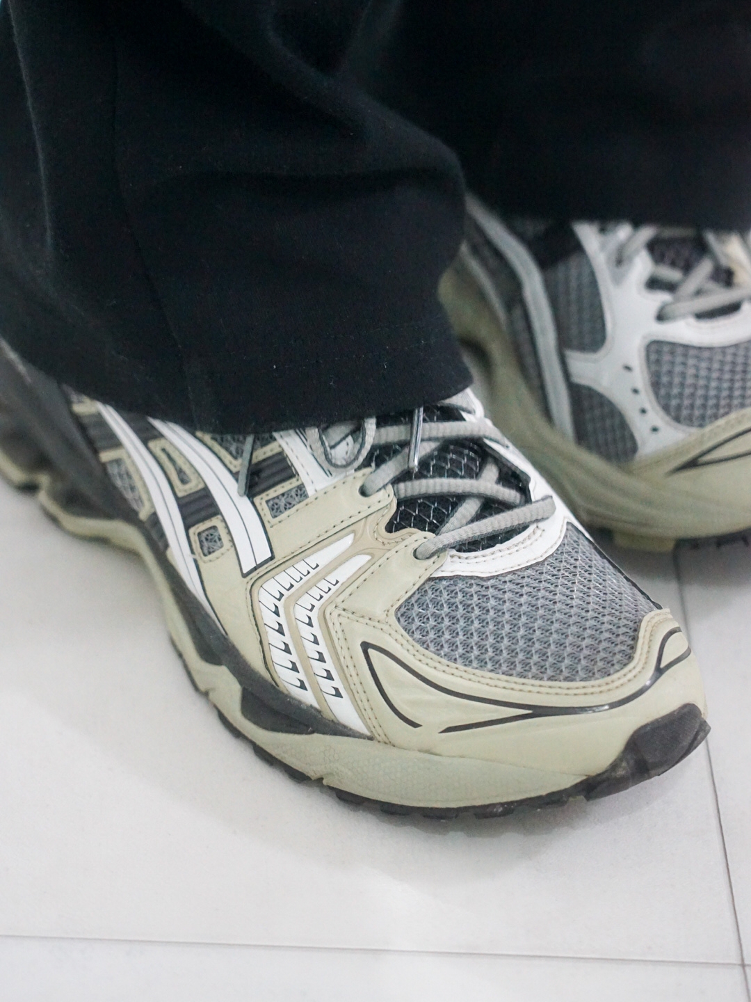 Asics UB1-S Gel-Kayano 14 Piedmont Grey 착용 스타일