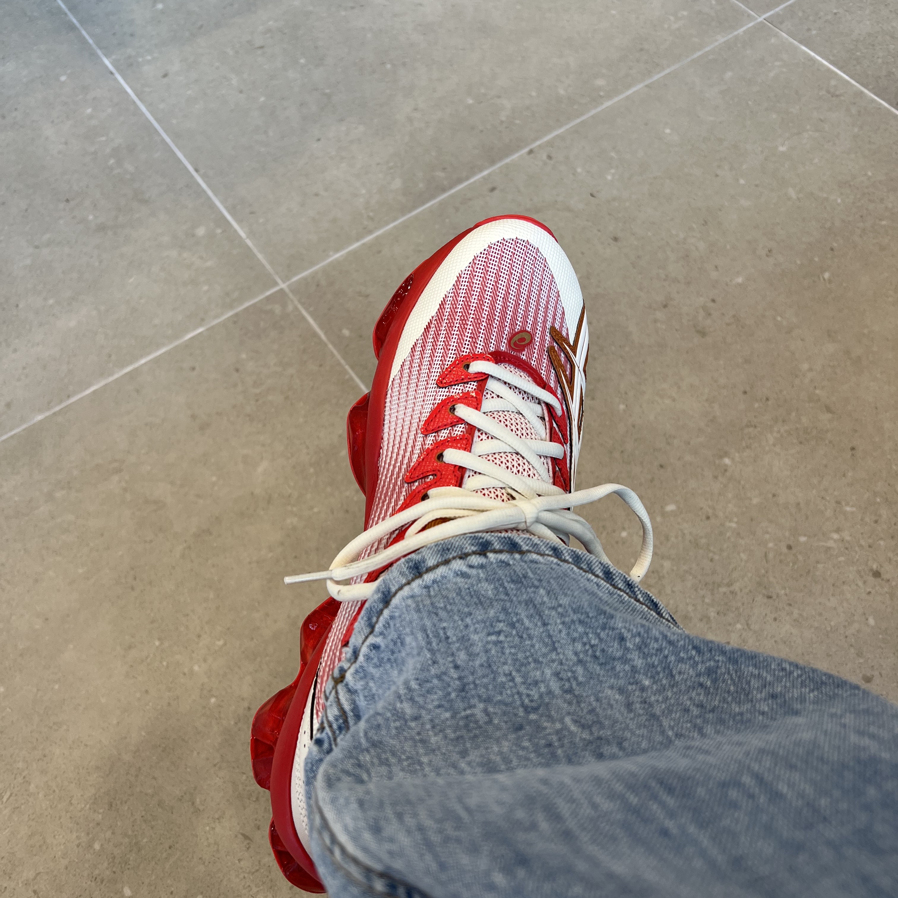 Asics x Kiko Kostadinov Gel-Quantum Levitrack Candy Apple Red 착용 스타일 - 5