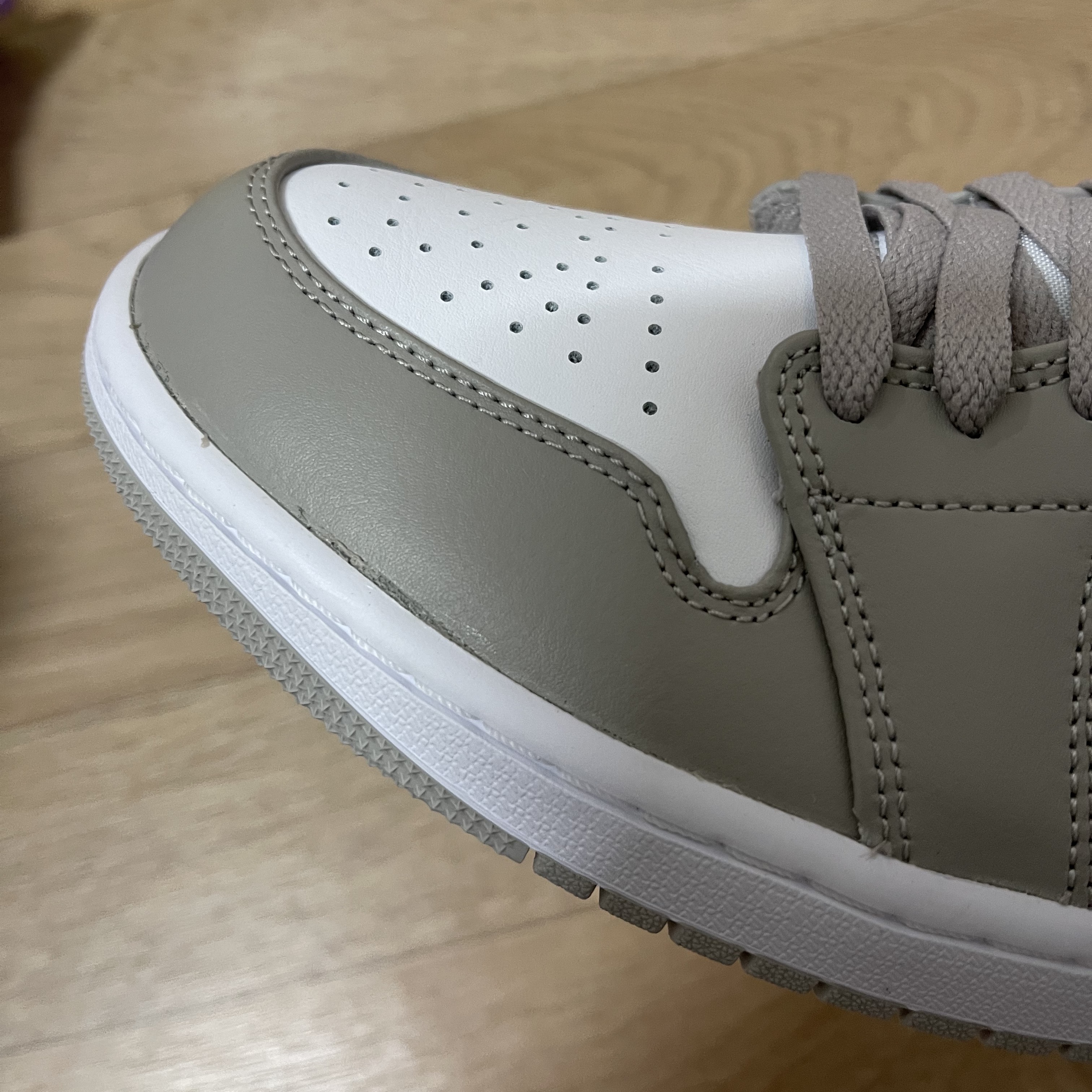 Jordan 1 Mid College Grey 착용 스타일 - 2