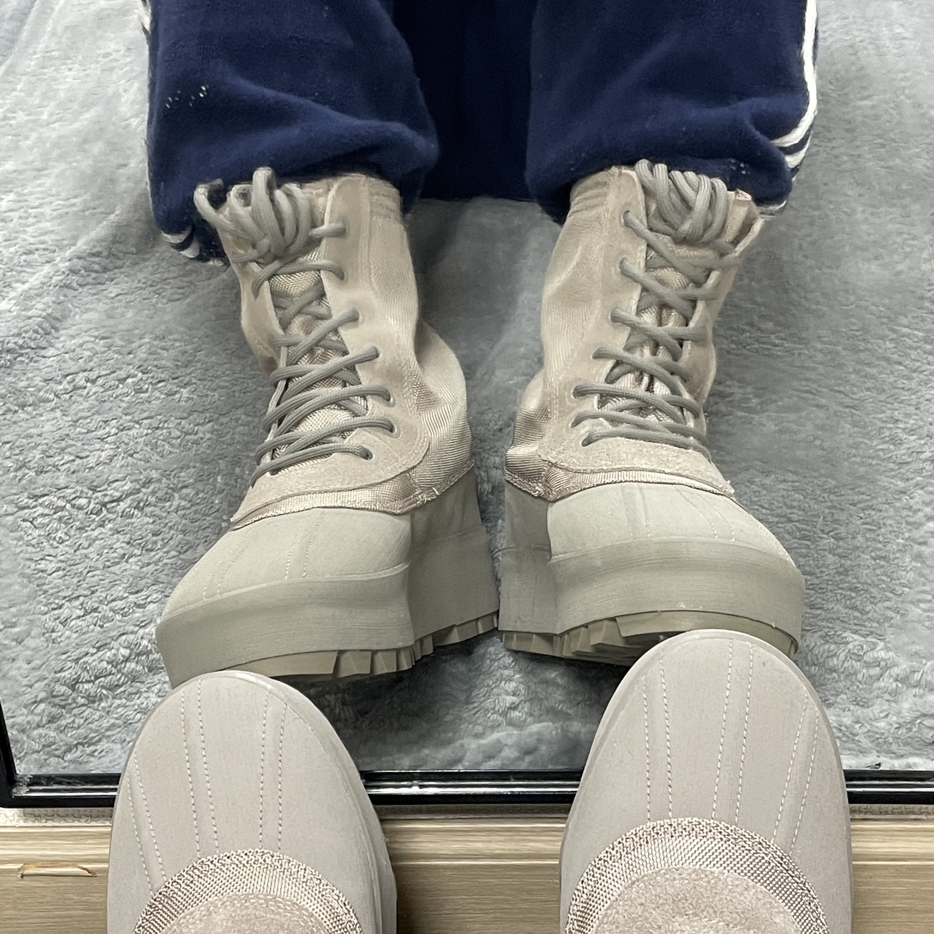 Adidas Yeezy 950 Moonrock 착용 스타일 - 1