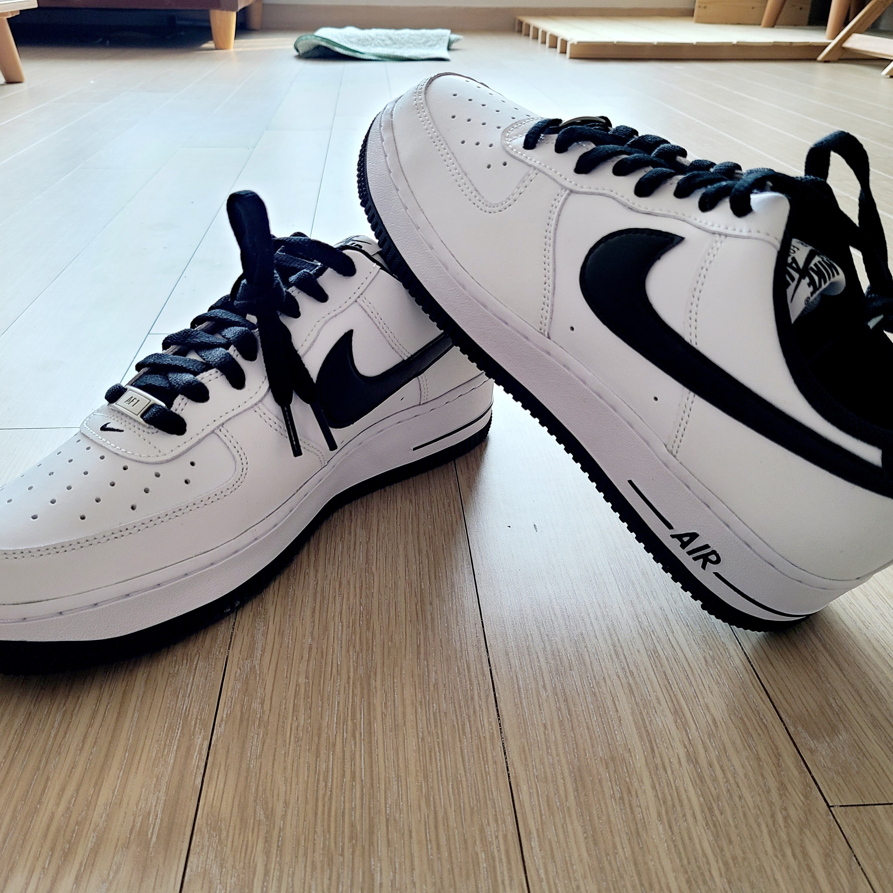 Nike Air Force 1 '07 White Black 착용 스타일 - 1