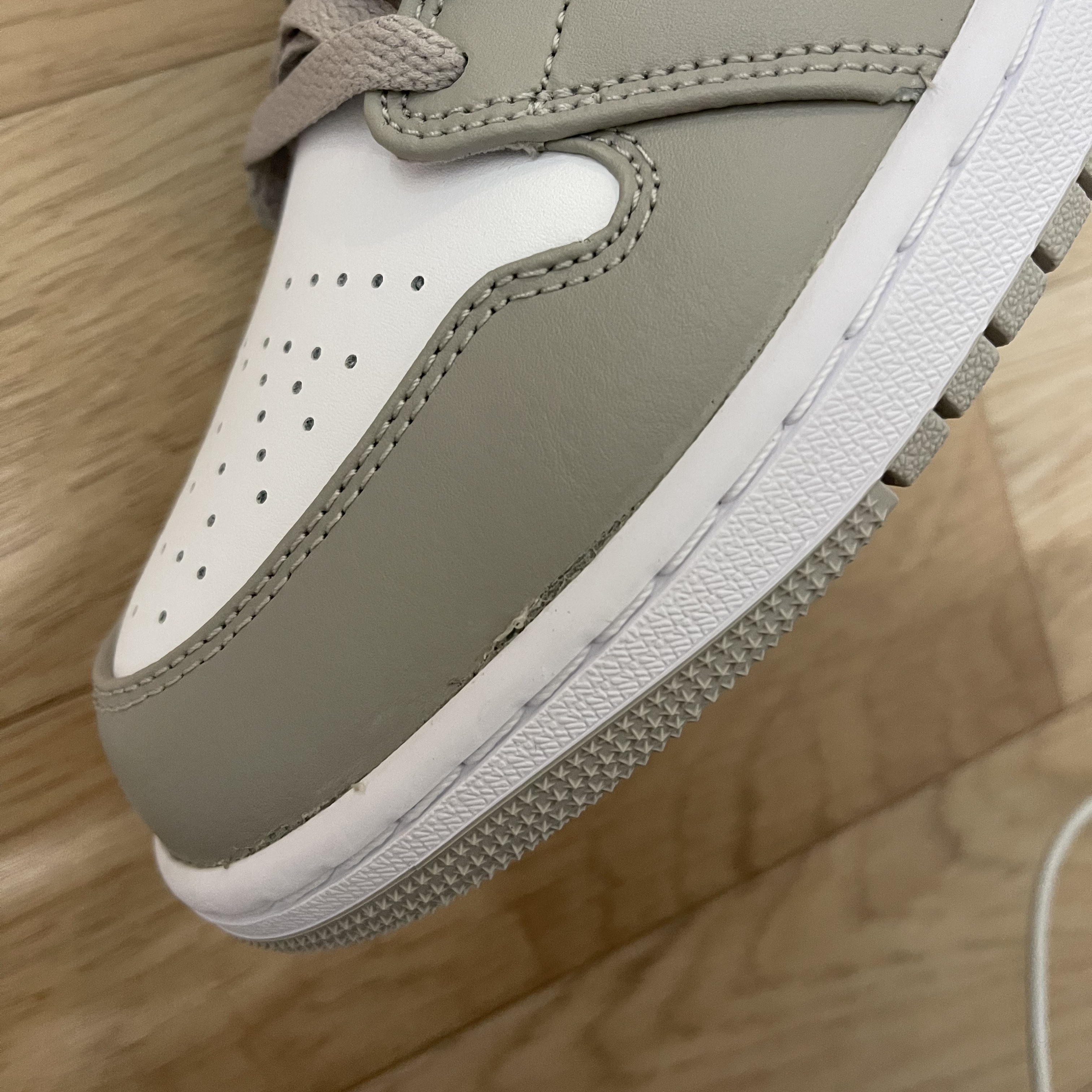 Jordan 1 Mid College Grey 착용 스타일 - 1