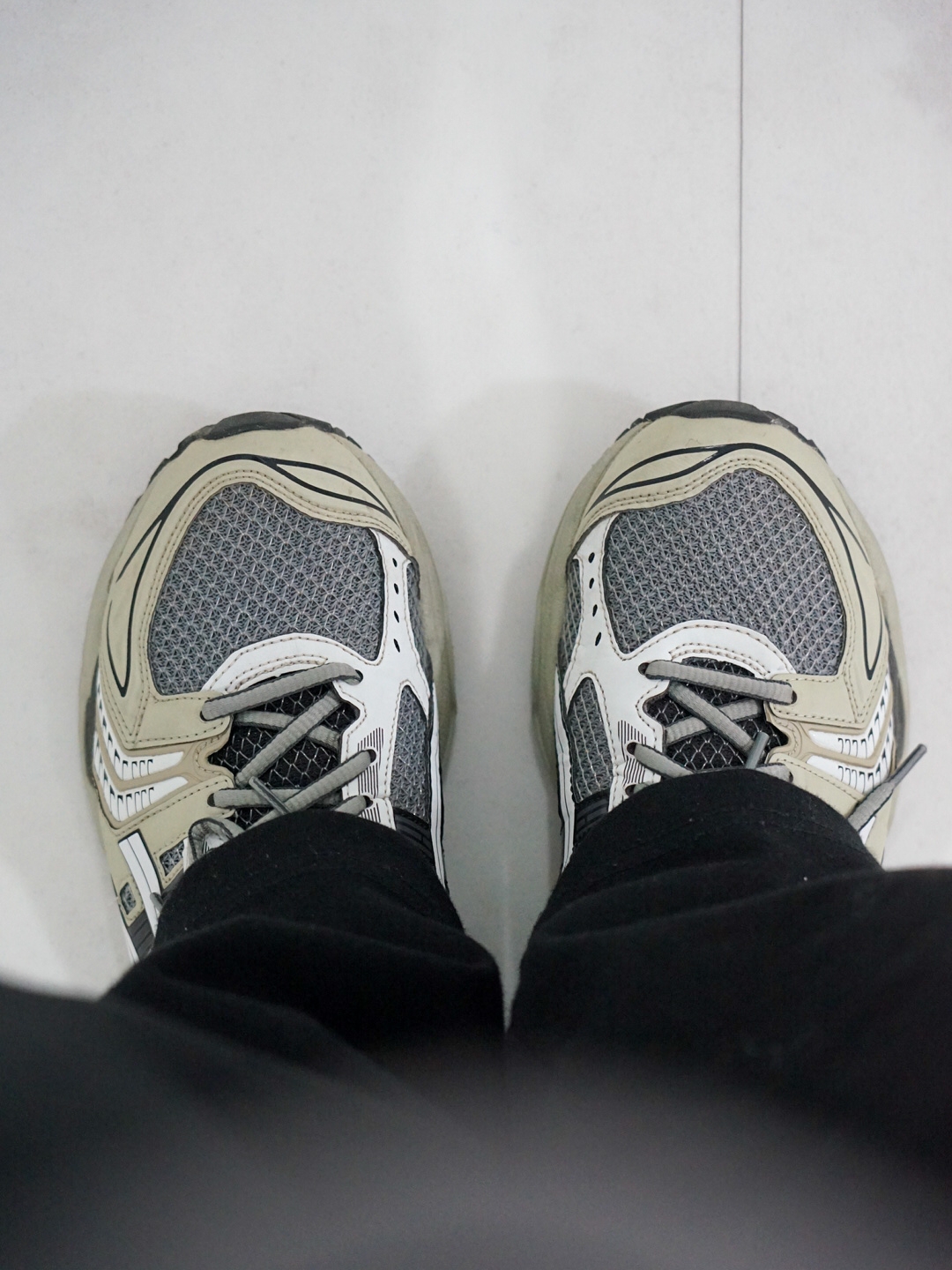 Asics UB1-S Gel-Kayano 14 Piedmont Grey 착용 스타일