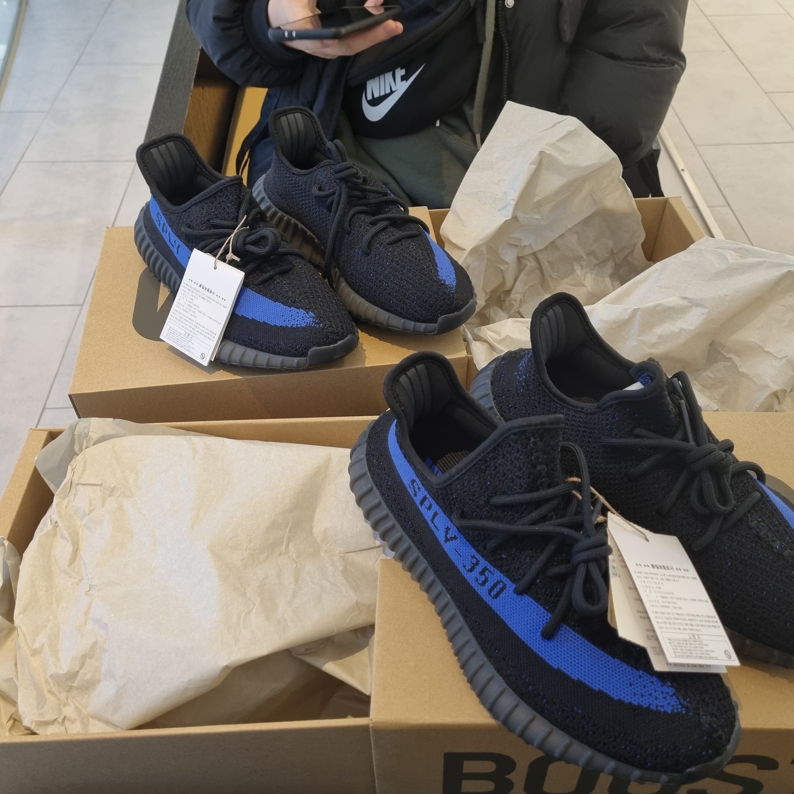 Adidas Yeezy Boost 350 V2 Dazzling Blue 착용 스타일