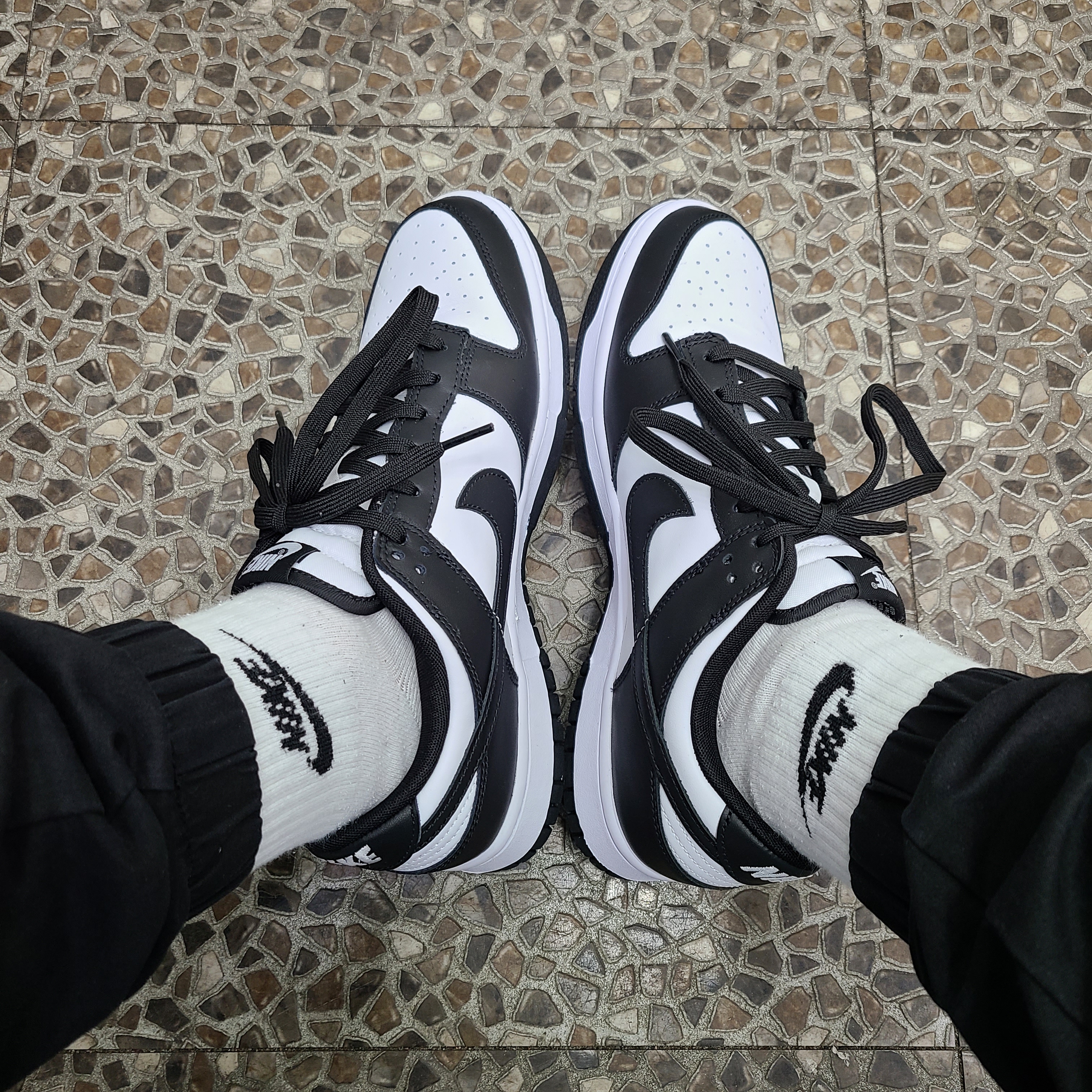 Nike Dunk Low Retro Black 착용 스타일 - 1
