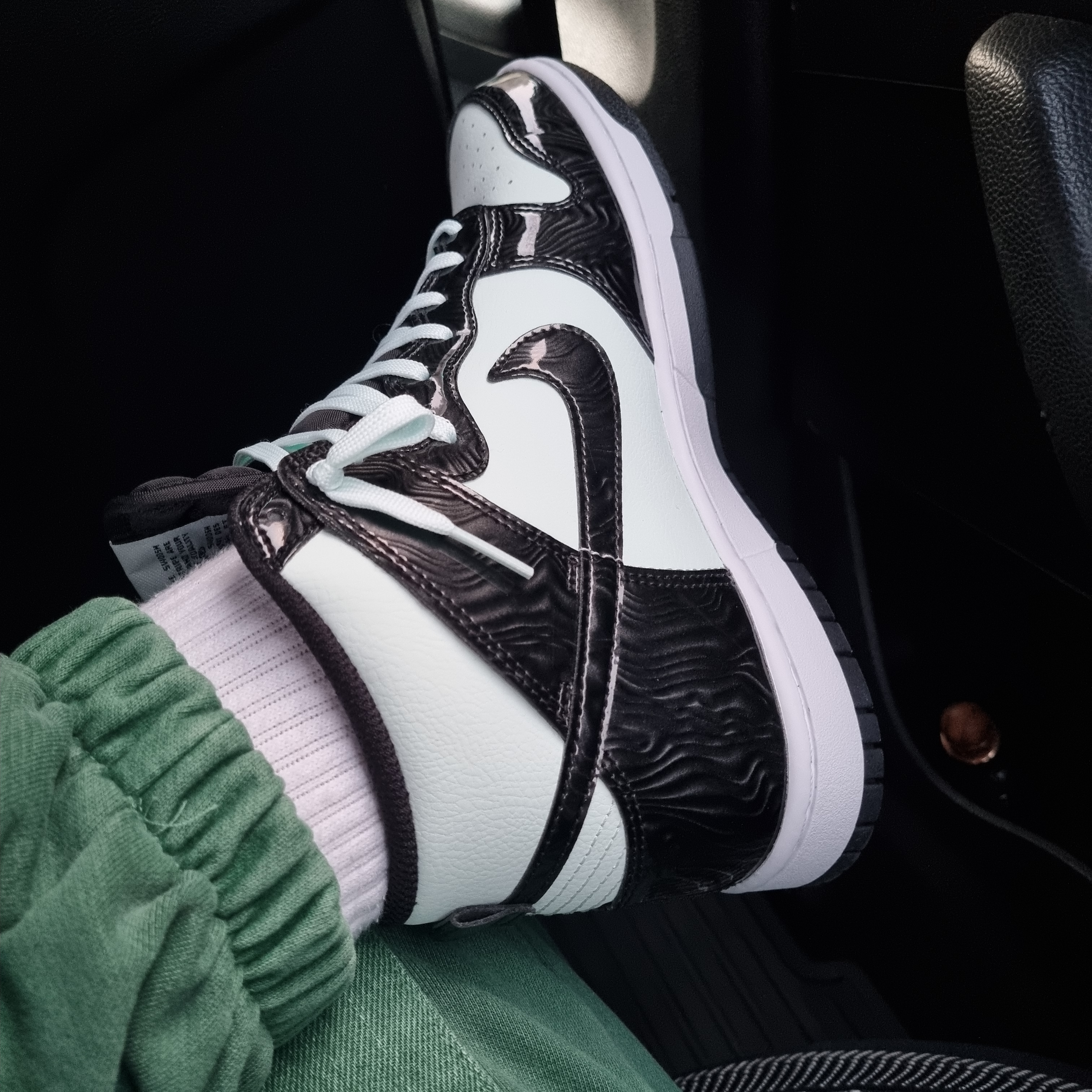 Nike Dunk High Barely Green 착용 스타일