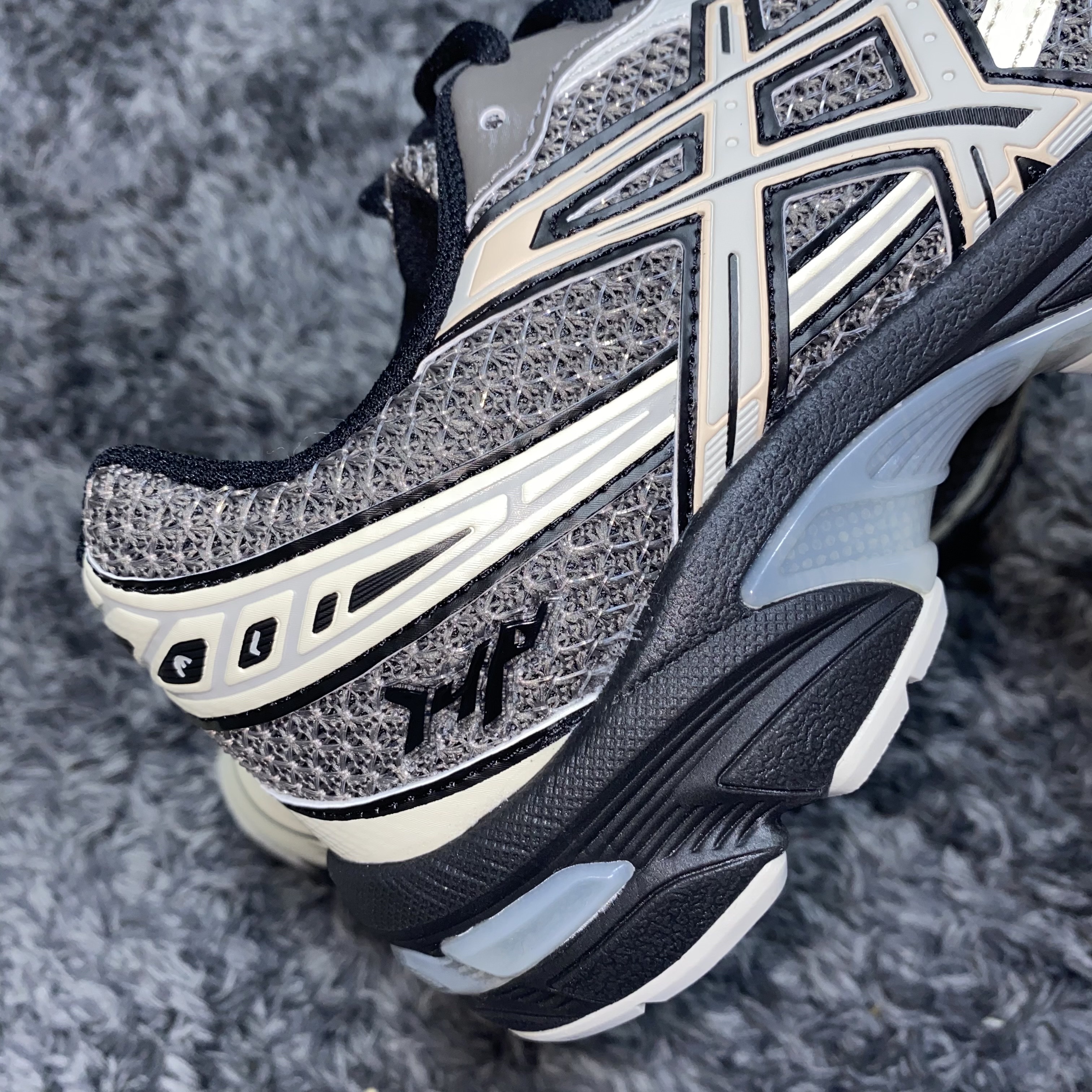 Asics x I4P Gel-1130 Mink Glacier Grey 착용 스타일 - 1